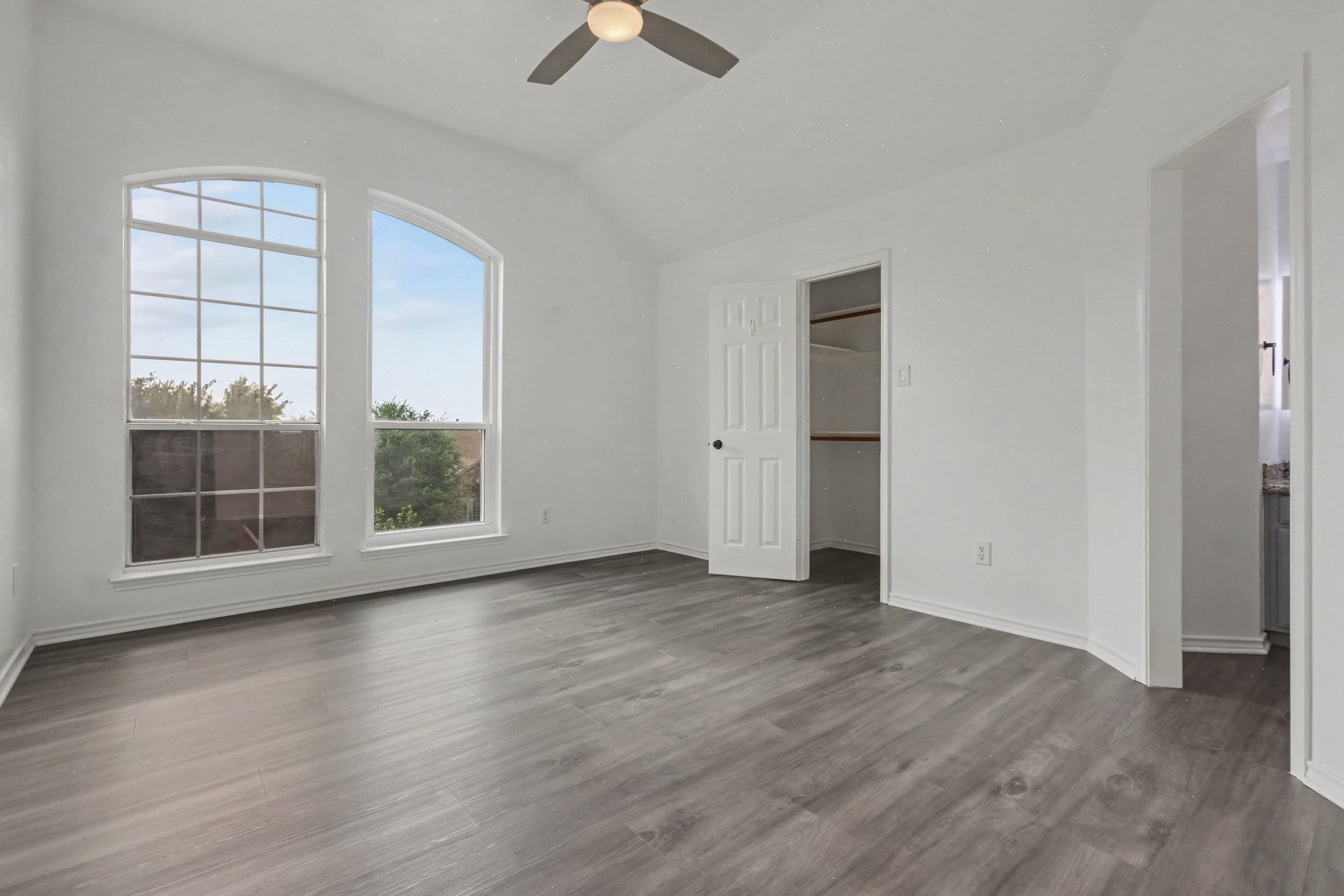 Photo 41 of 50 of 2406 Manchester Dr, Carrollton, TX