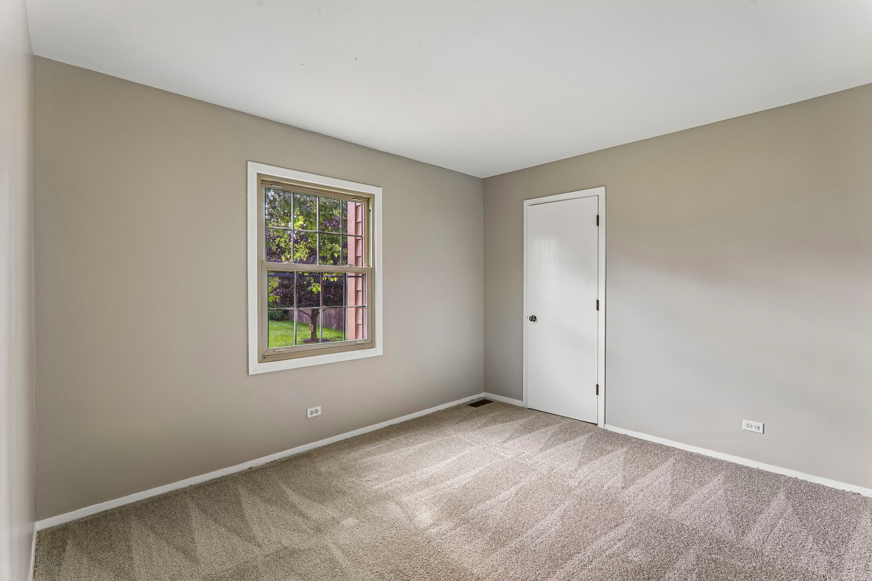 Photo 36 of 41 of 4399 Bluebird Ct, Gurnee, IL