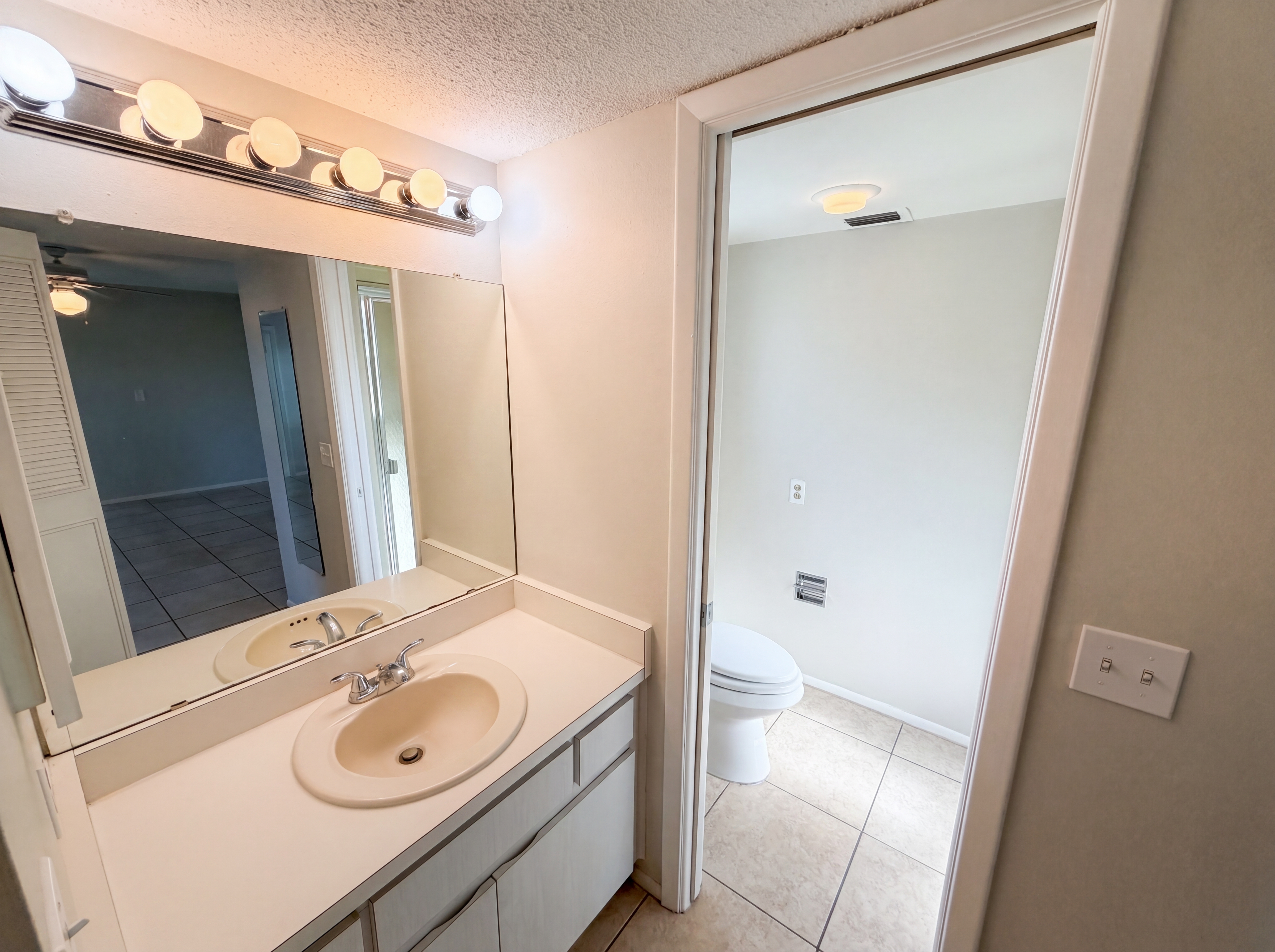 Photo 17 of 29 of 4561 Great Lakes Dr S, Clearwater, FL