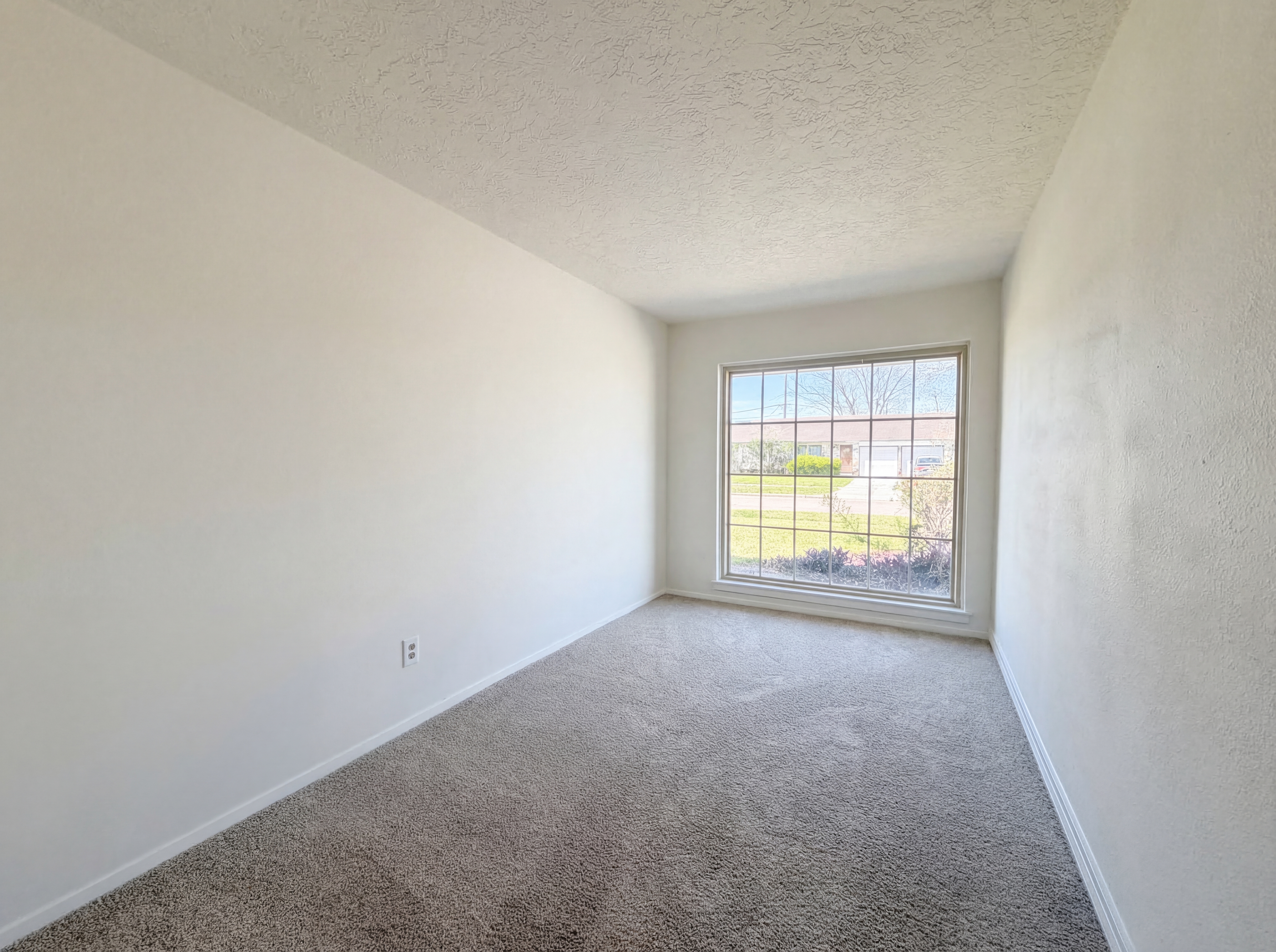 Photo 4 of 18 of 6023 Winterhaven Dr, Houston, TX