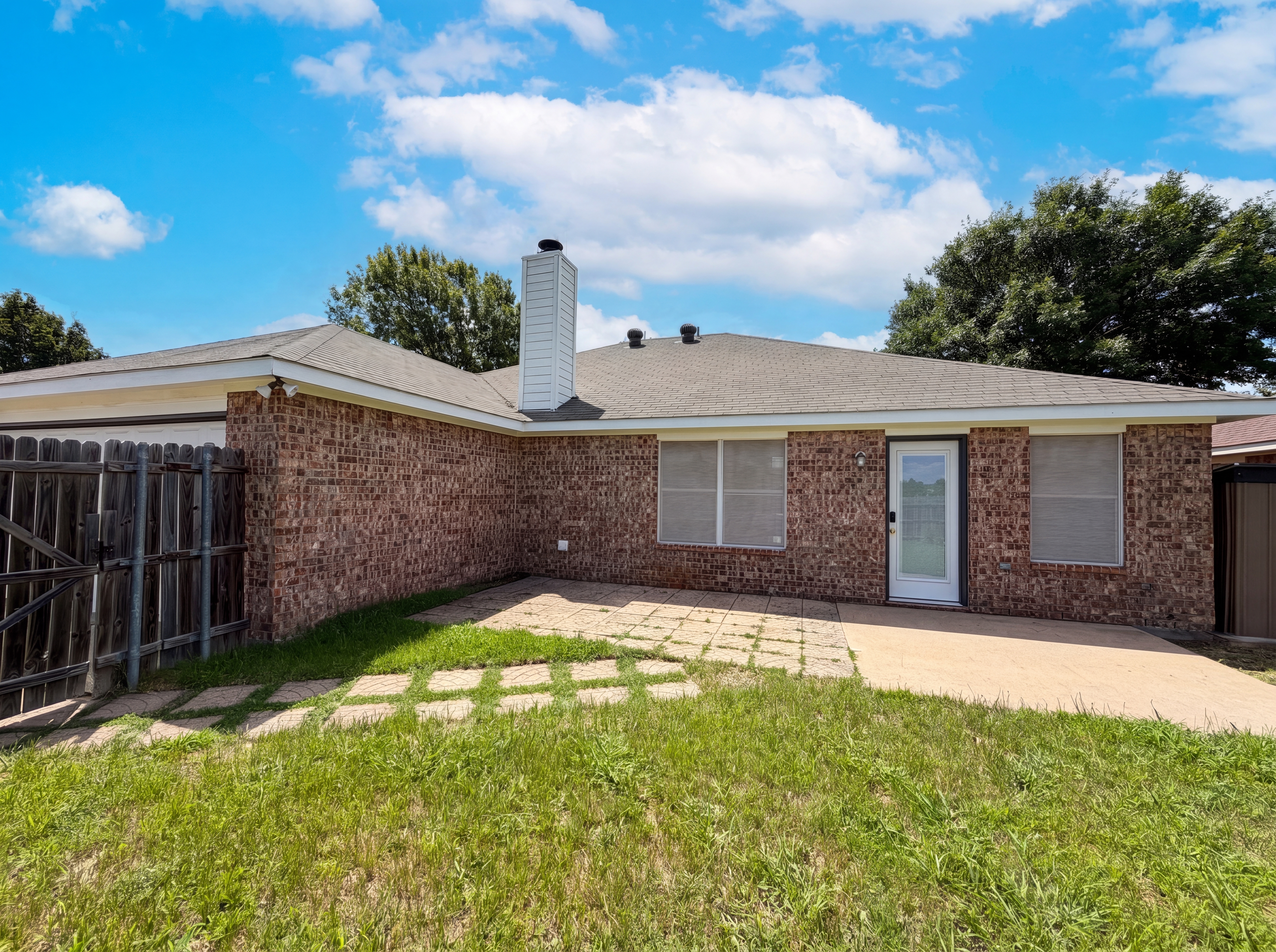 Photo 5 of 16 of 1531 Kensington Pl, Lancaster, TX