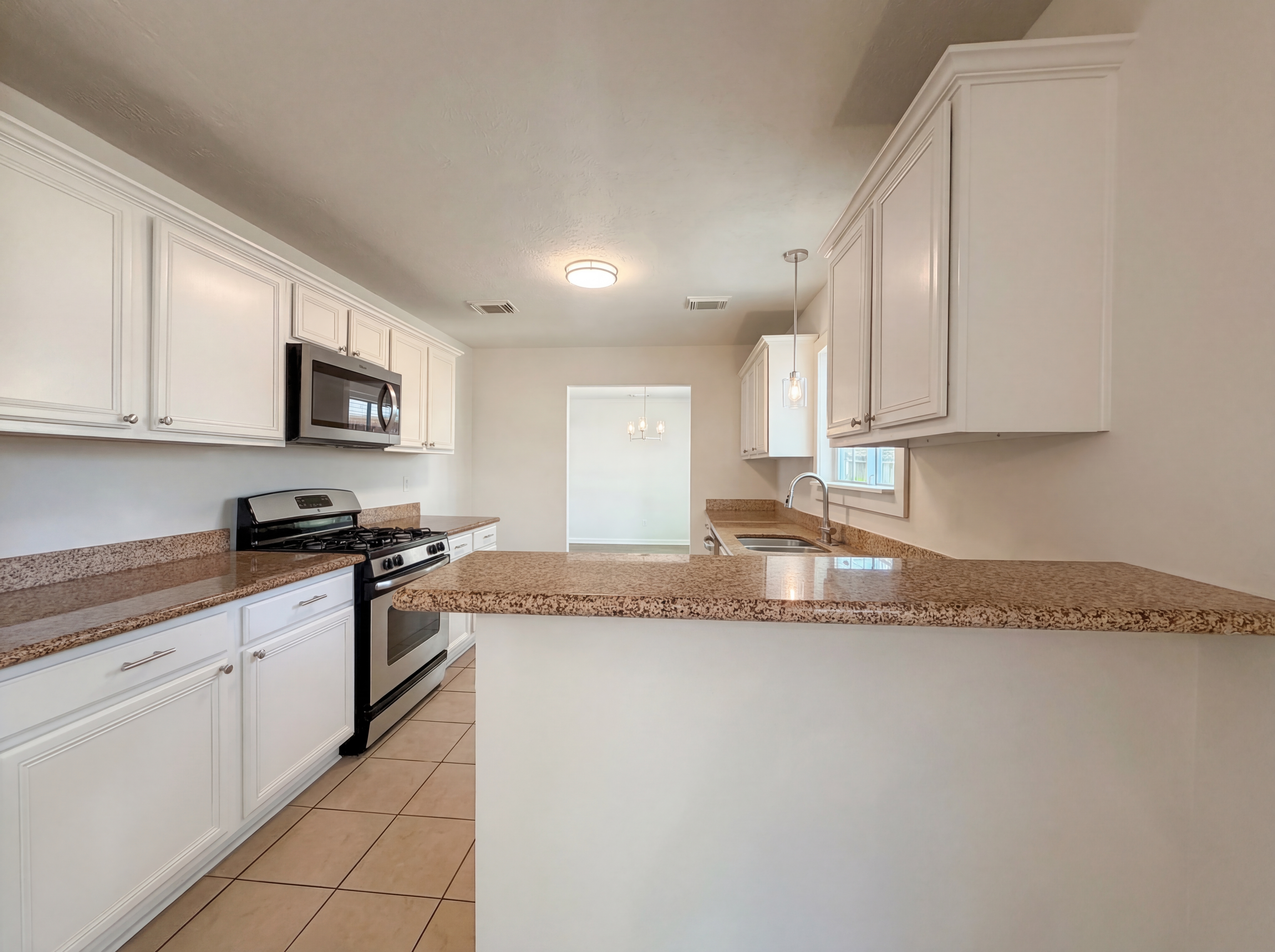 Photo 13 of 22 of 6831 Stratford Park Dr, Houston, TX