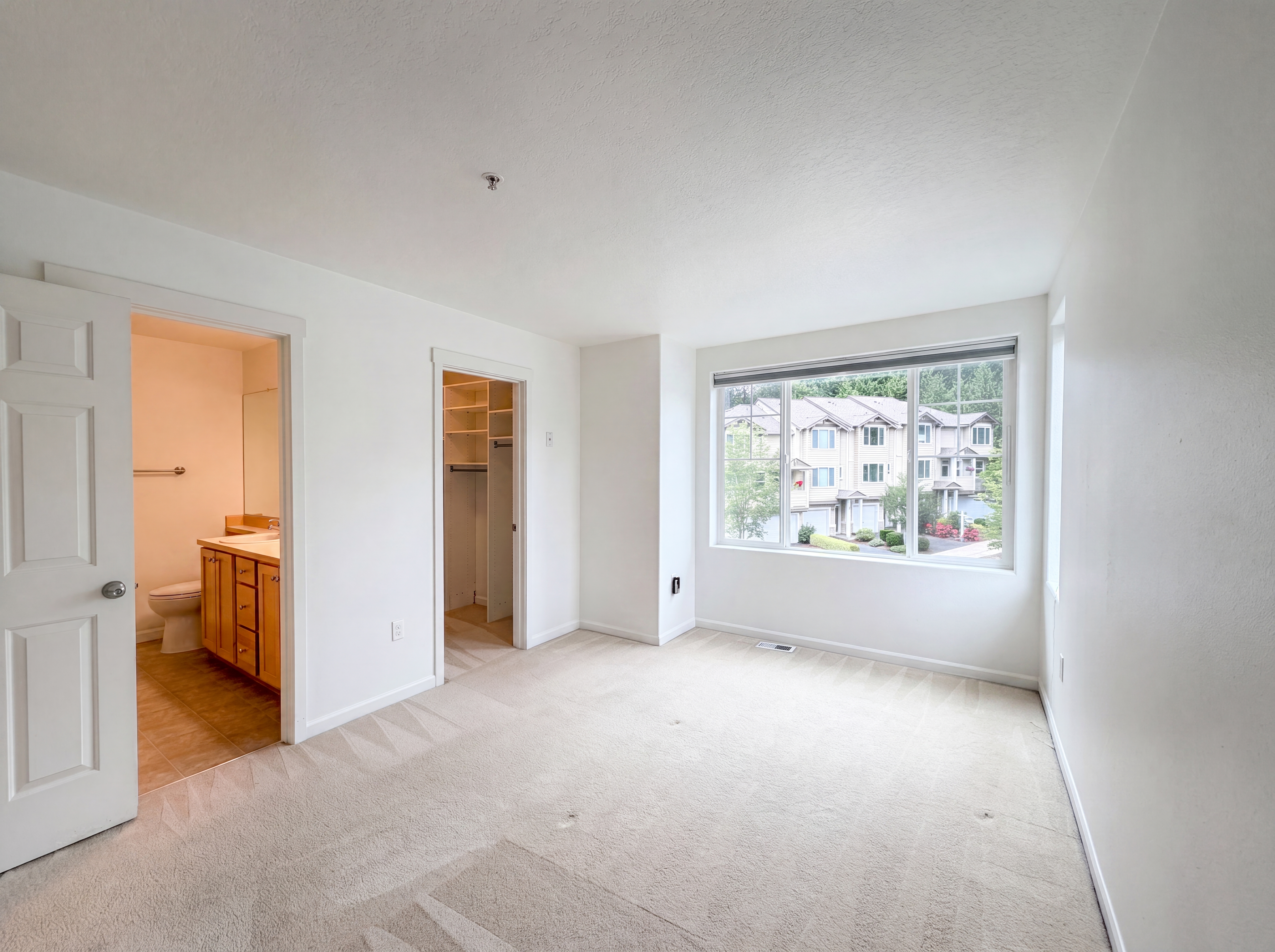 Photo 4 of 26 of 15485 SW Sparrow Loop, Beaverton, OR