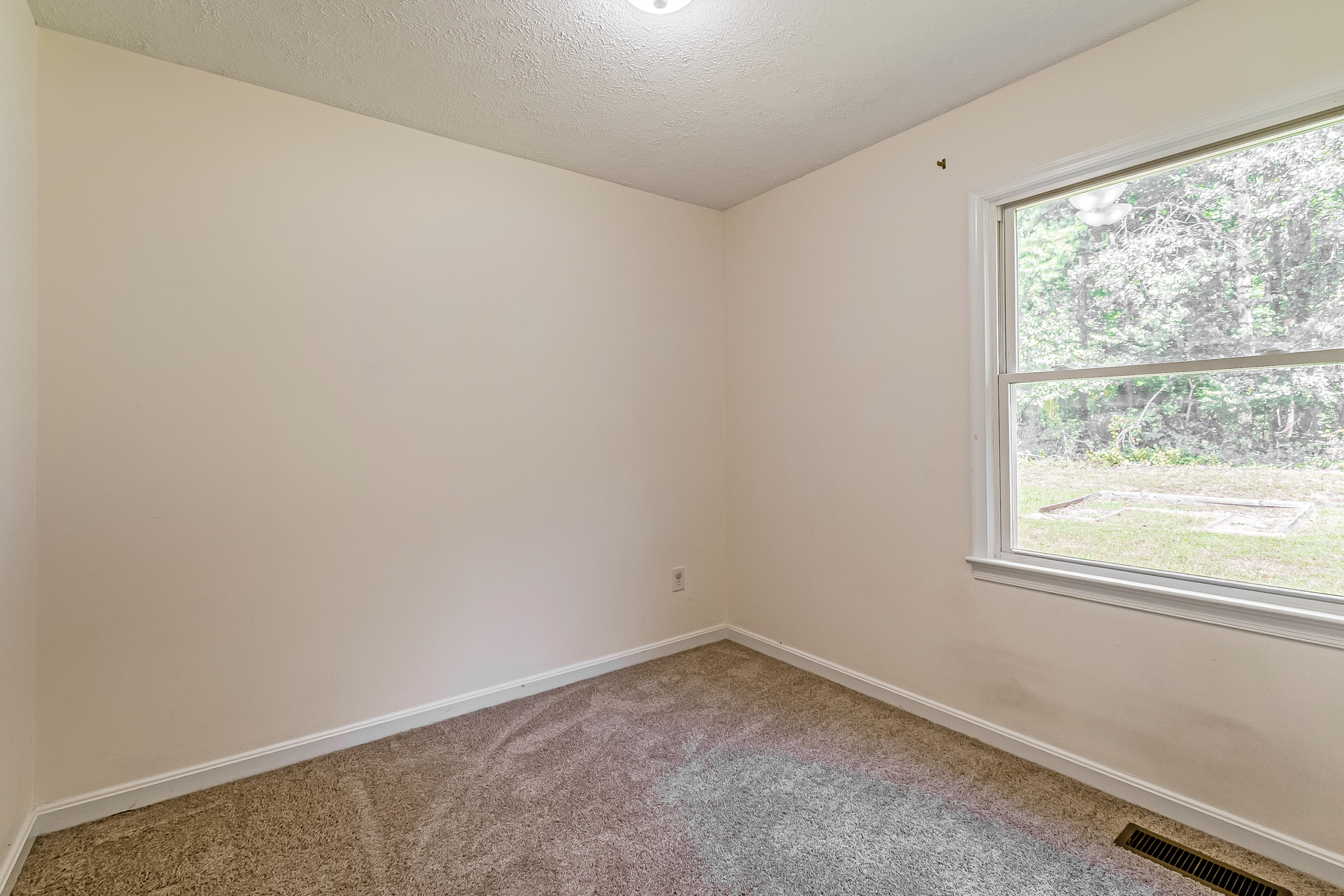 Photo 12 of 19 of 9577 Roys Ln, Culpeper, VA