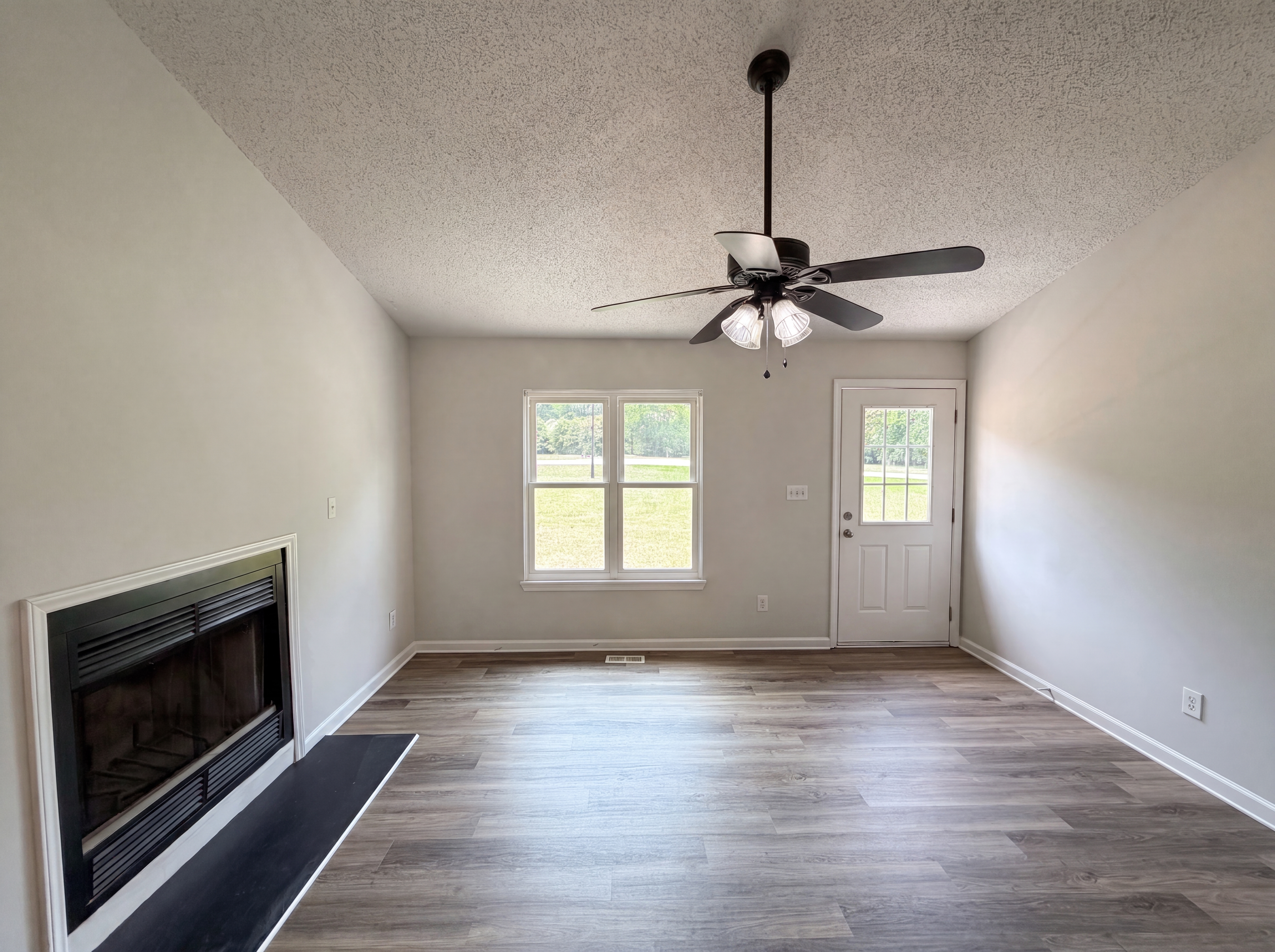 Photo 3 of 16 of 128 Mill Creek Dr, Youngsville, NC