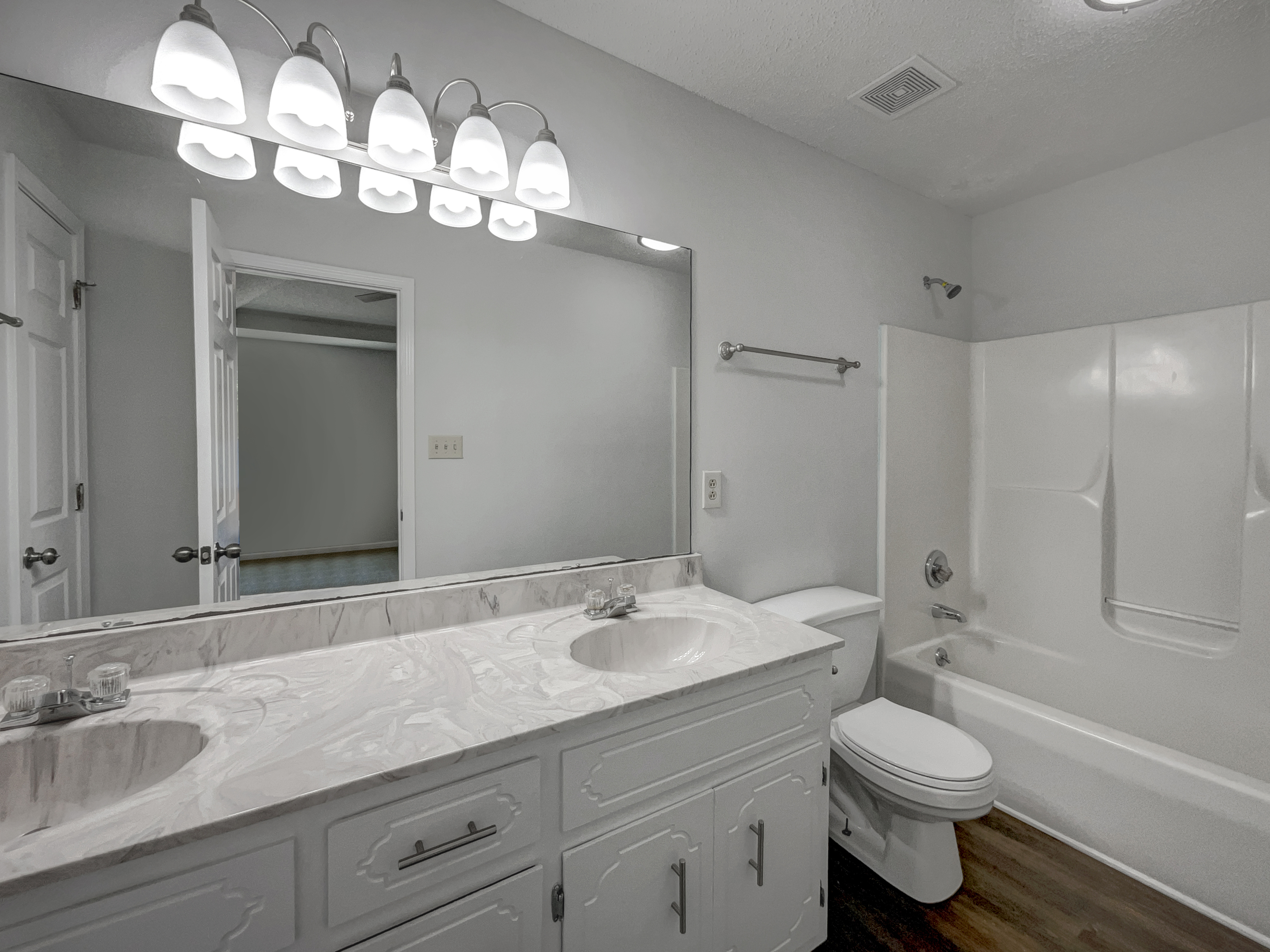 Photo 13 of 21 of 238 Windmeade Cir, Clarksville, TN