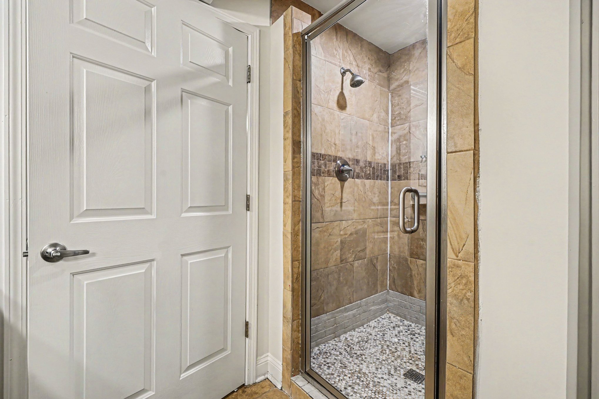 Photo 19 of 25 of 977 Sunny Glenn Ct, Lawrenceville, GA
