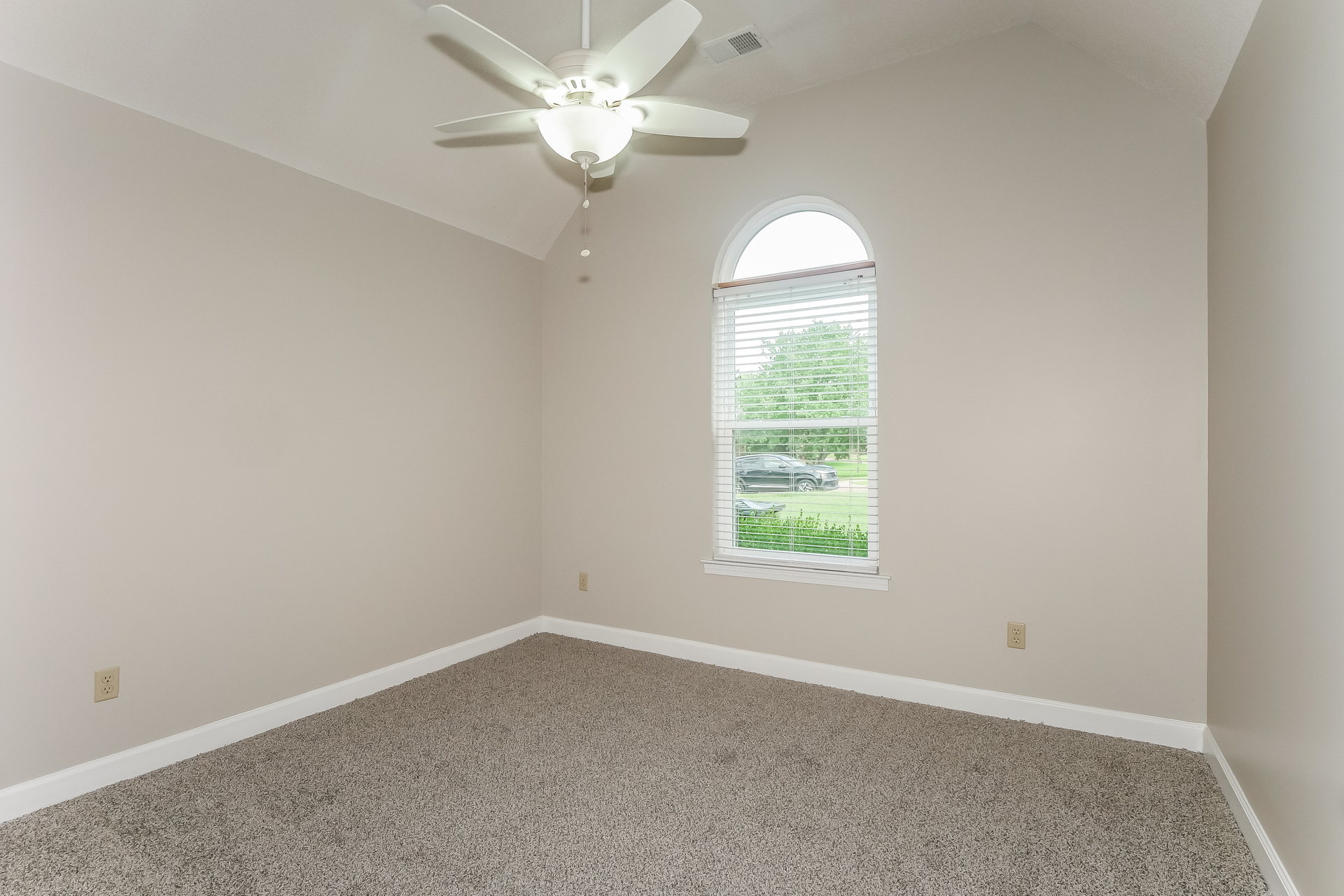 Photo 16 of 21 of 4635 Shadow Field Ln, Bartlett, TN