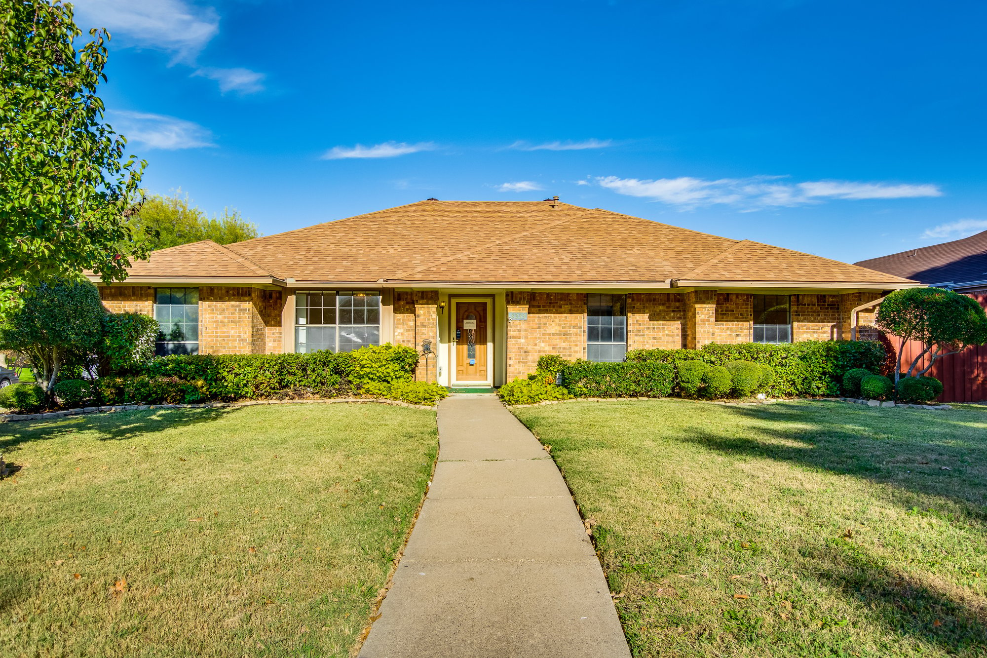 Photo 1 of 30 - 3233 Hastings St, Mesquite, TX 75149