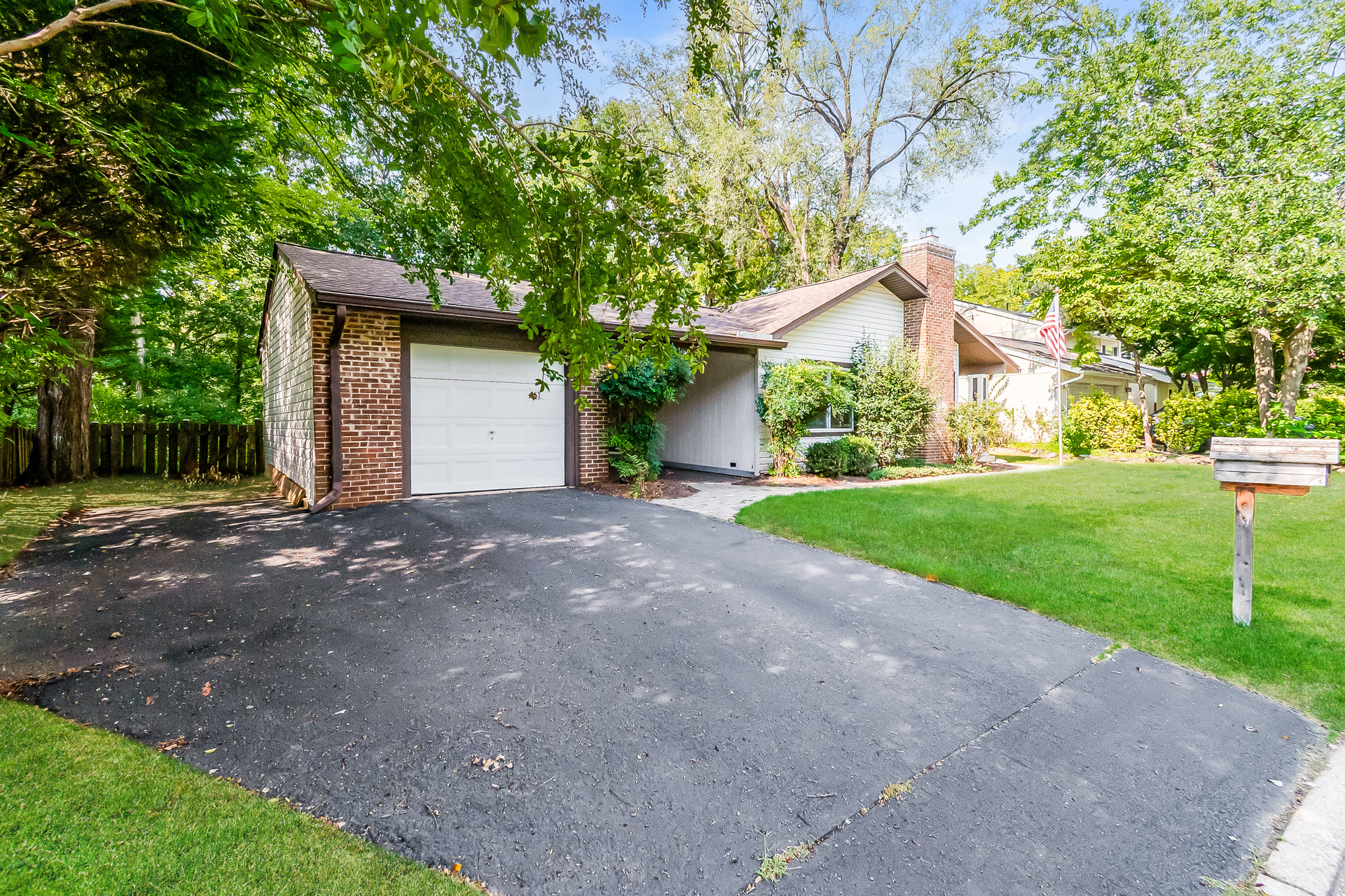 Photo 17 of 19 of 256 W Meadowland Ln, Sterling, VA