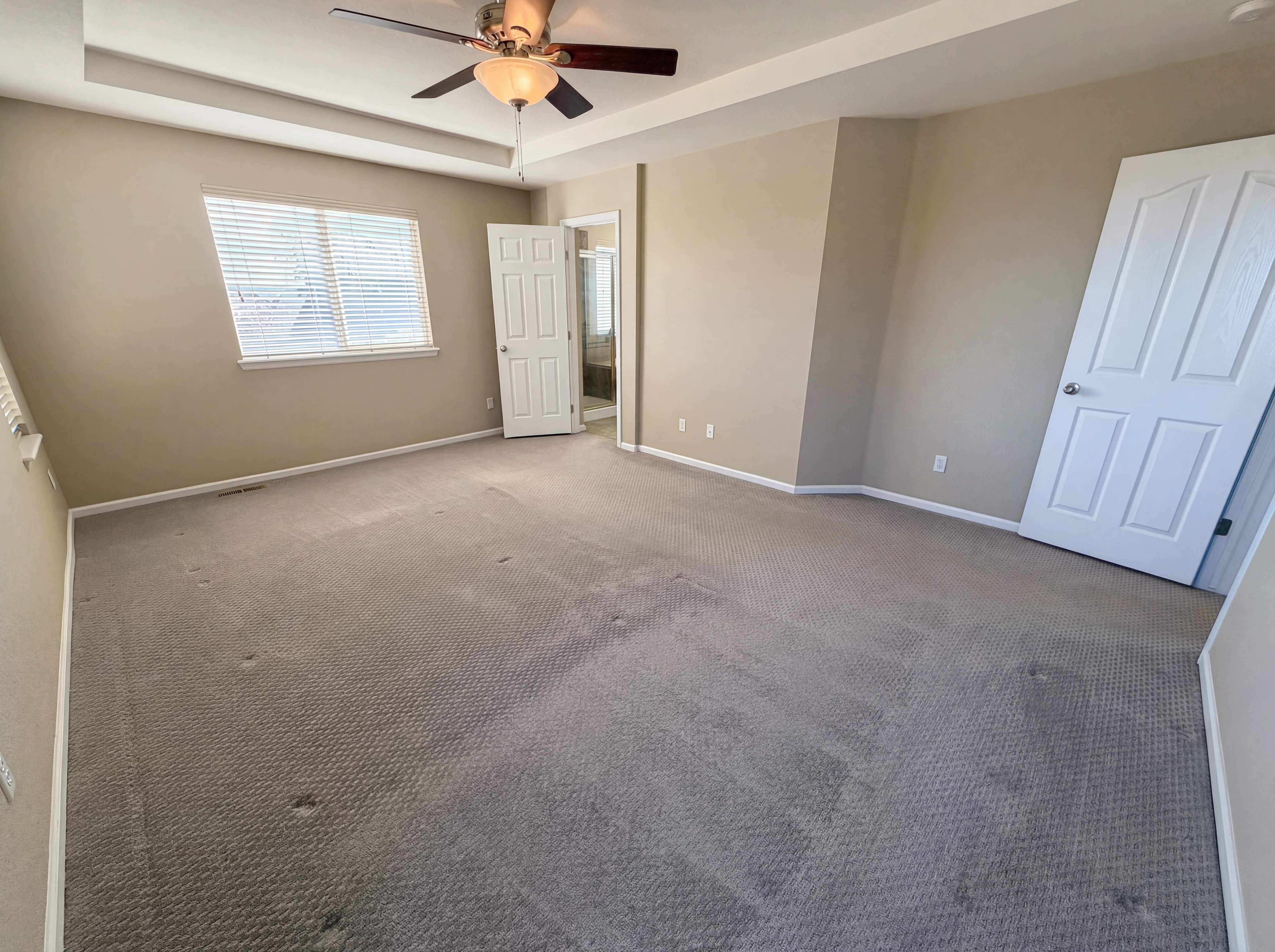 Photo 19 of 36 of 10049 Southlawn Cir, Commerce City, CO