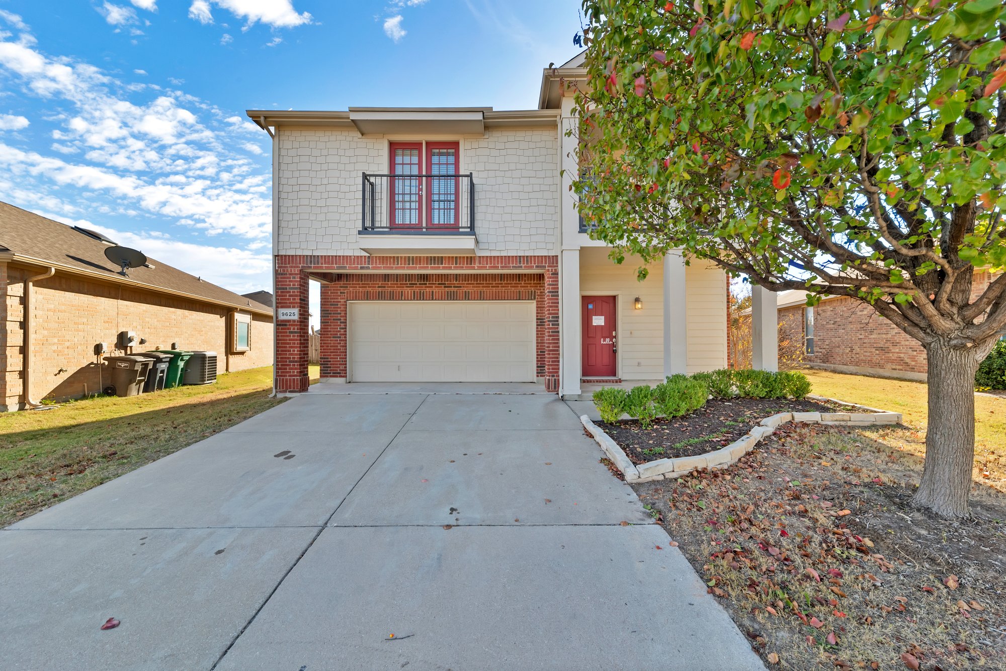 Photo 1 of 31 - 9625 Brenden Dr, Fort Worth, TX 76108