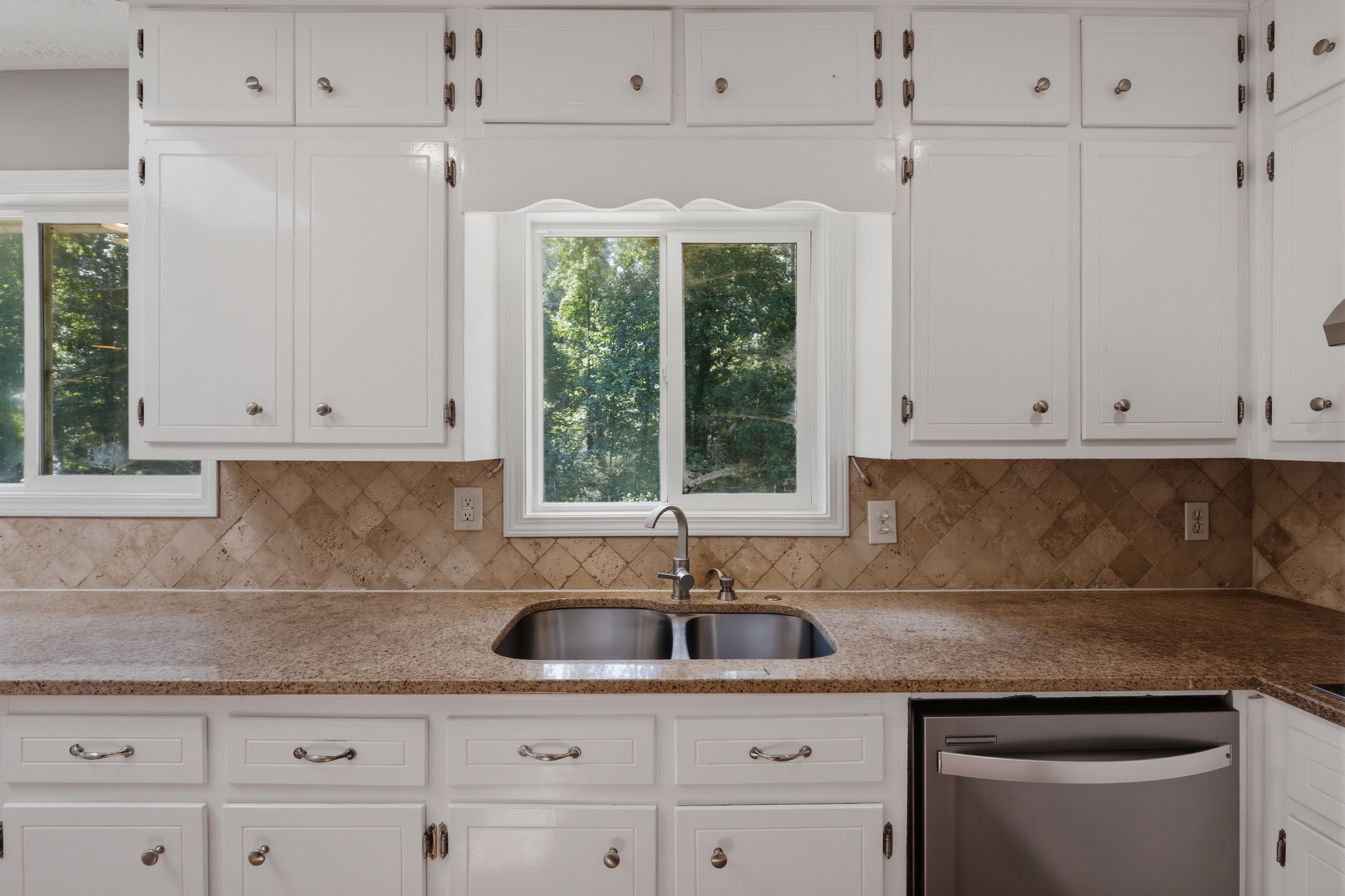 Photo 9 of 46 of 639 Cedrick Ln, Stone Mountain, GA