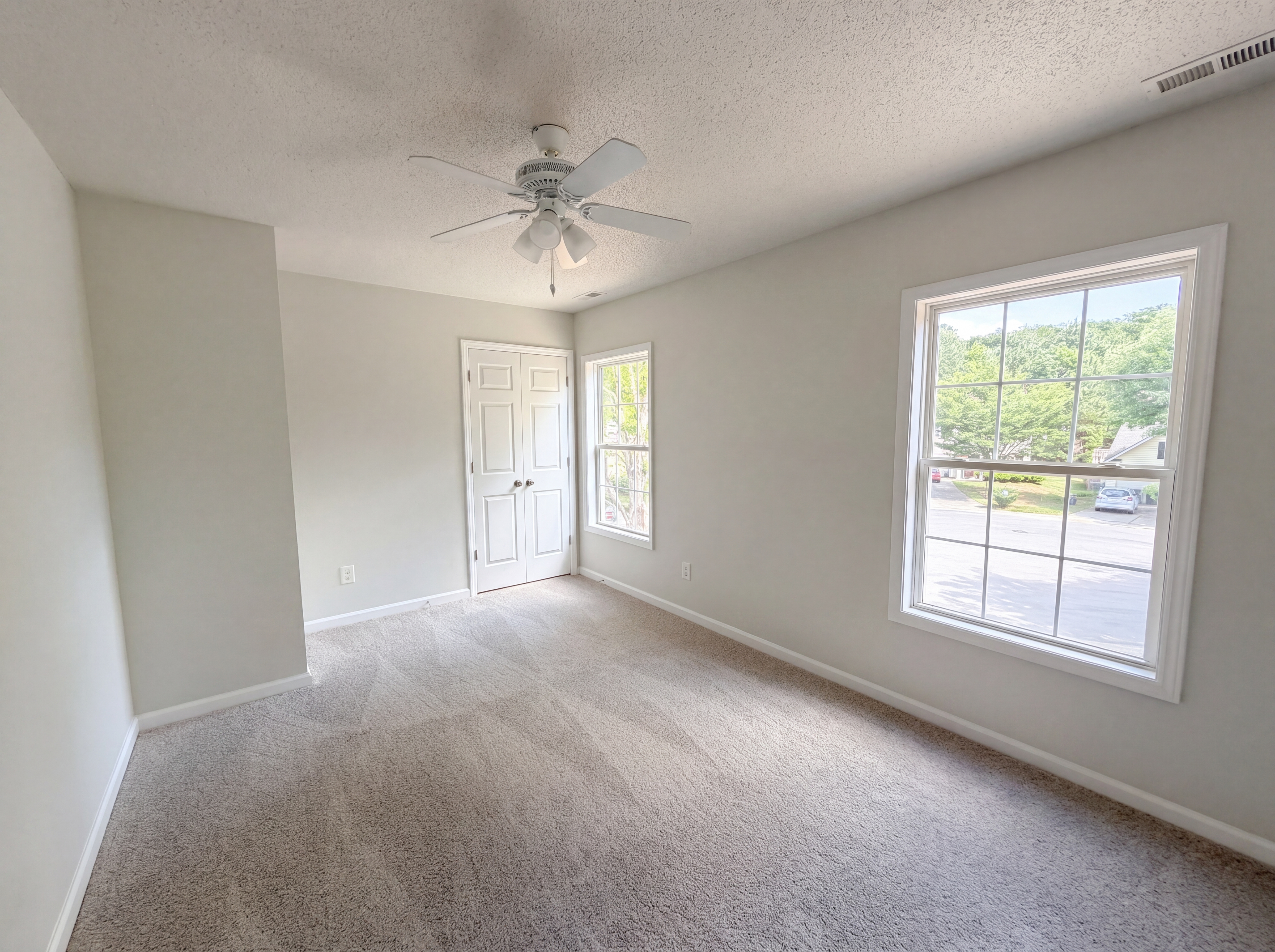 Photo 9 of 18 of 708 Woodgreen Dr, Durham, NC
