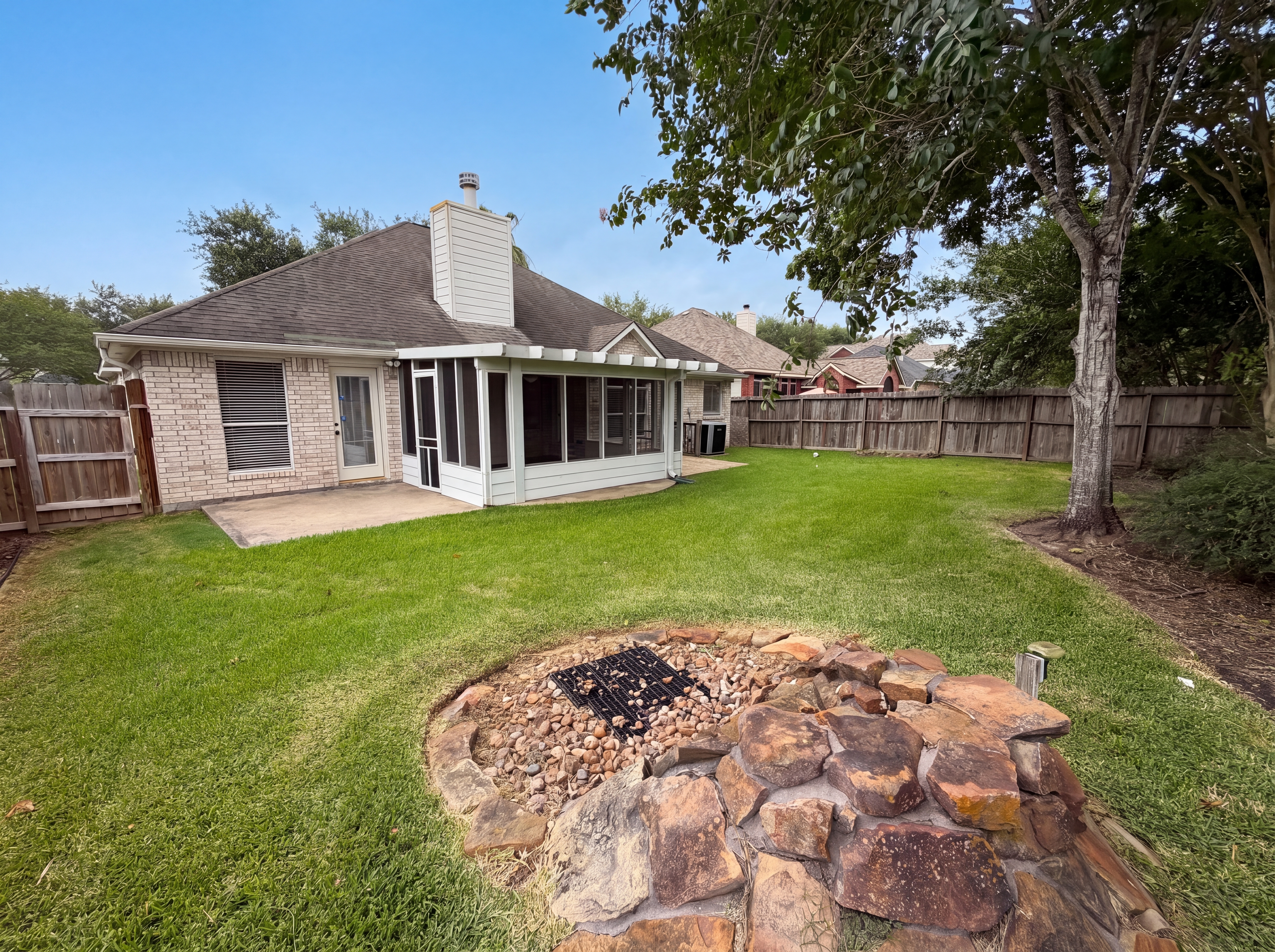 Photo 5 of 19 of 208 Green Cedar Dr, League City, TX