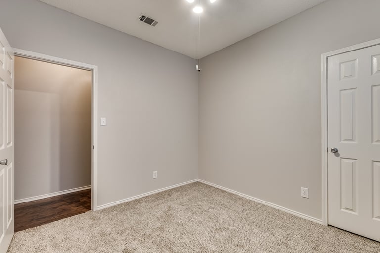 Photo 20 of 21 - 1387 Mimosa Ln, Lewisville, TX 75077