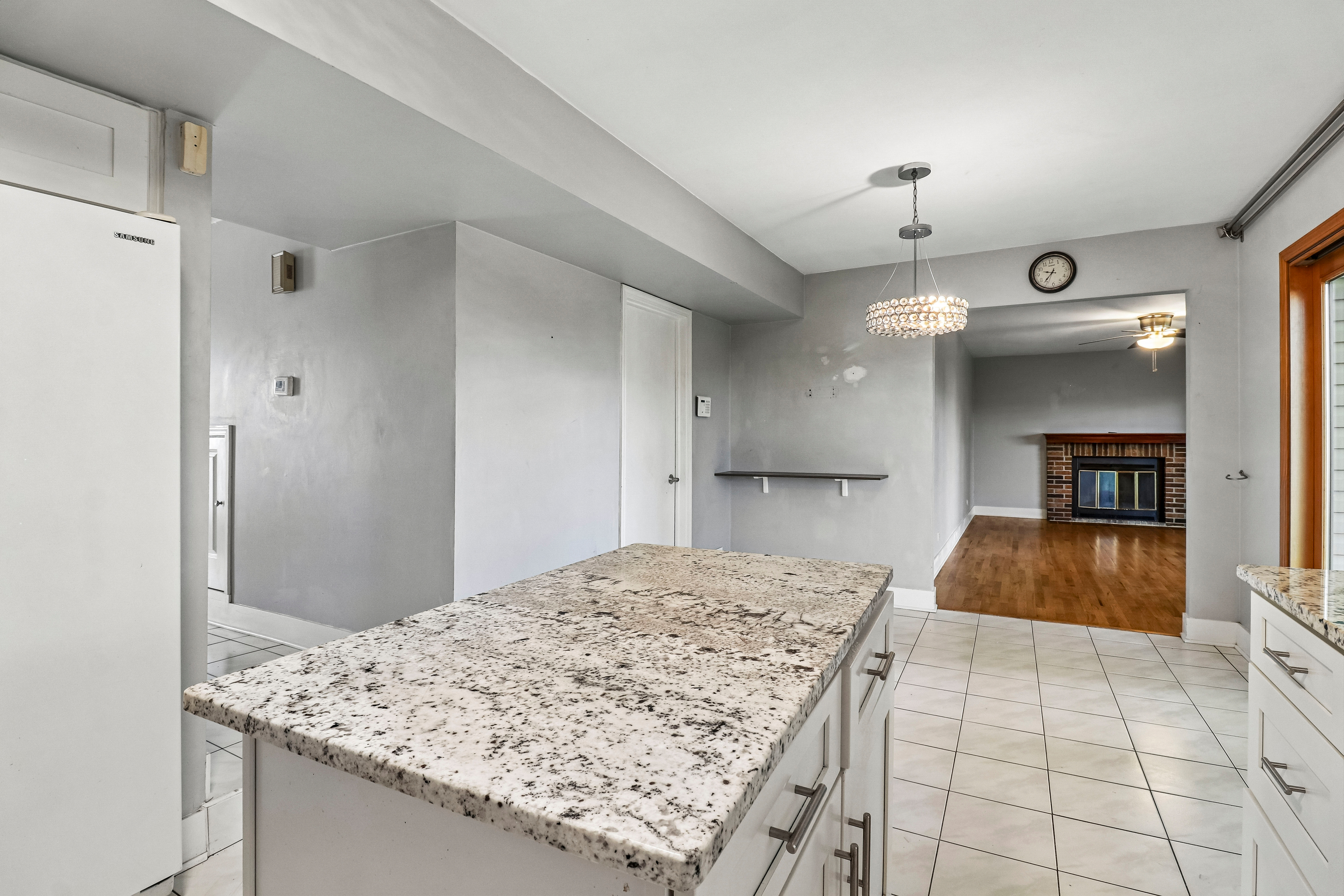 Photo 12 of 39 of 702 Buffalo Cir, Carol Stream, IL