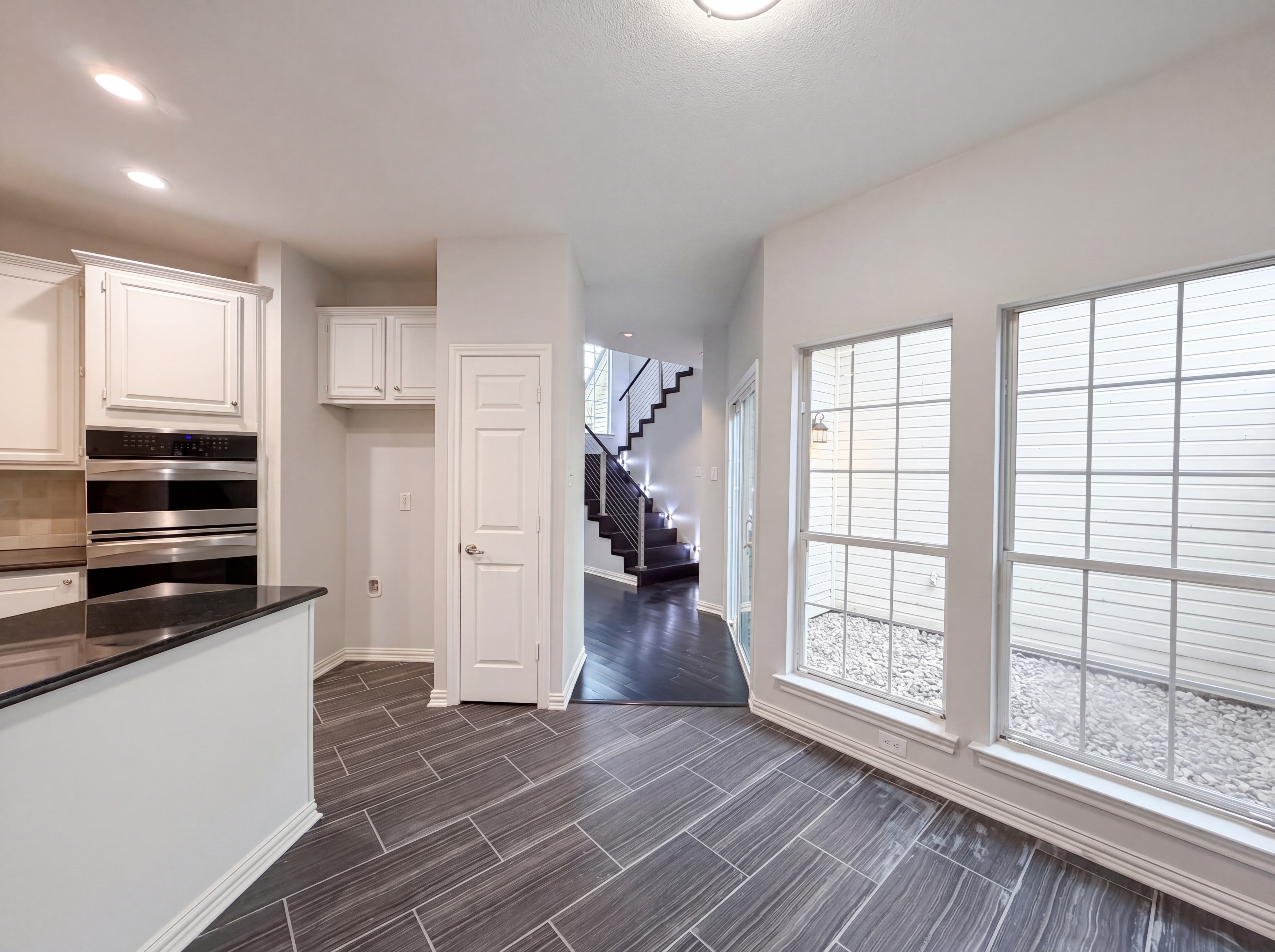 Photo 11 of 27 of 7707 Windmere Ct, Irving, TX