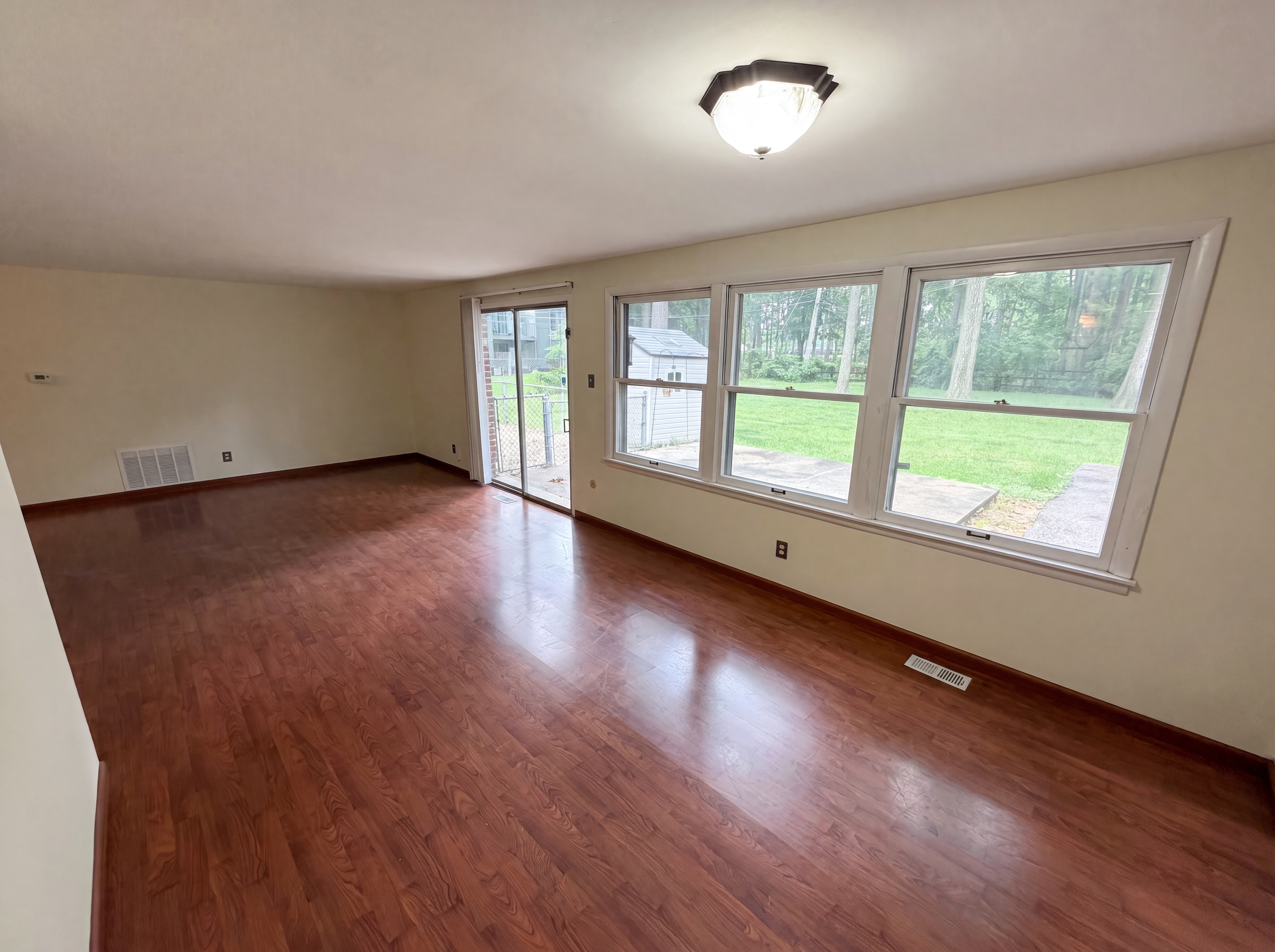 Photo 21 of 23 of 1537 W 74th Pl, Indianapolis, IN