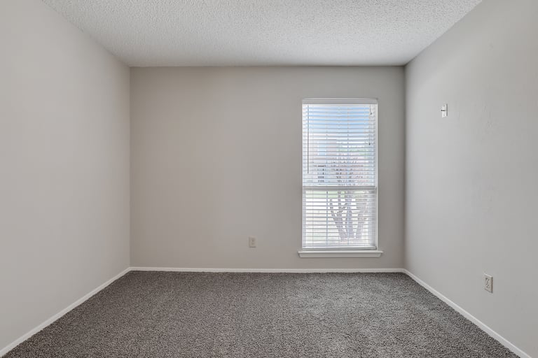 Photo 7 of 24 - 2323 Newbury Dr, Arlington, TX 76014