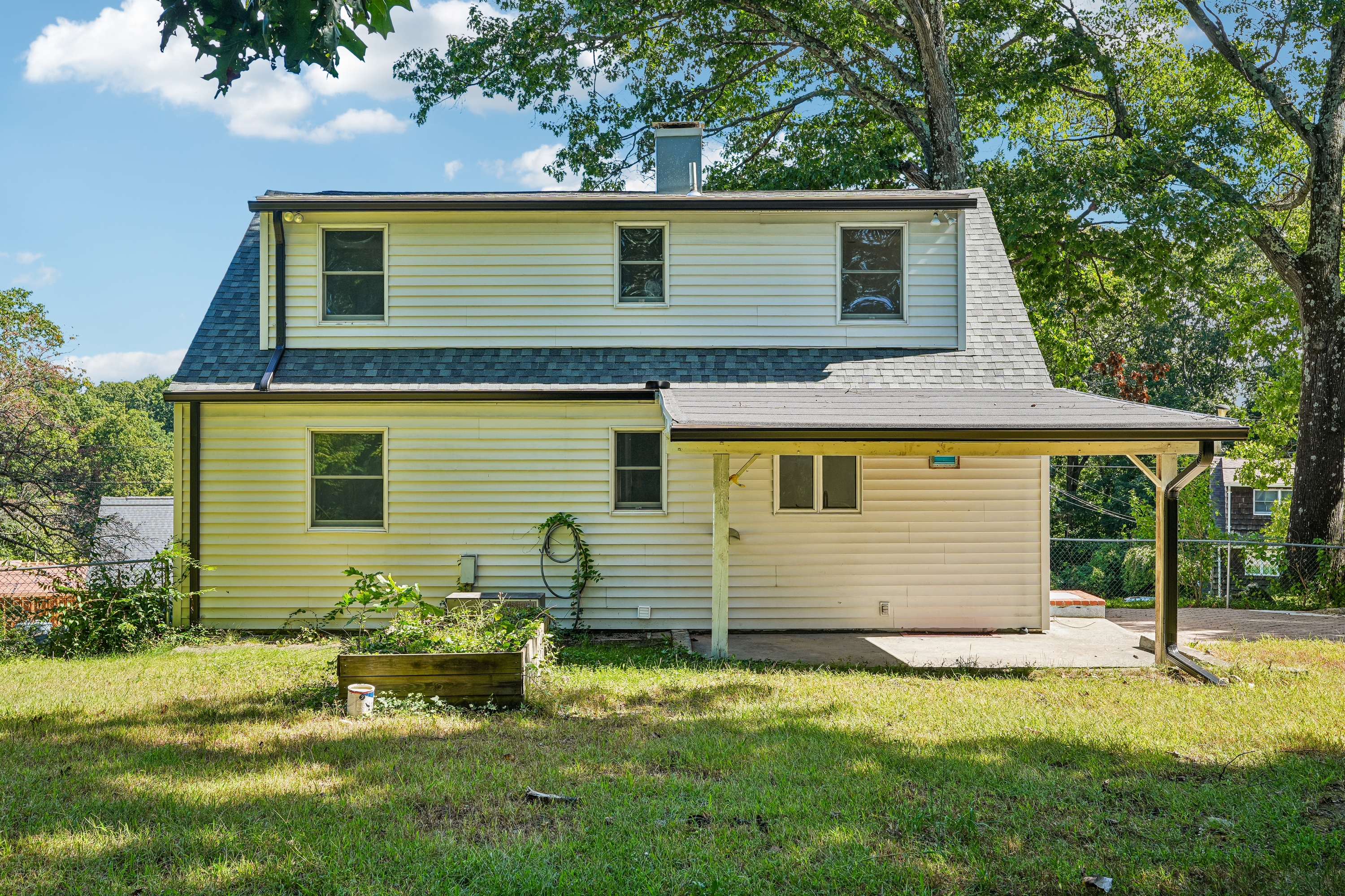 Photo 5 of 30 of 65 Hilltop Ter, Bloomingdale, NJ