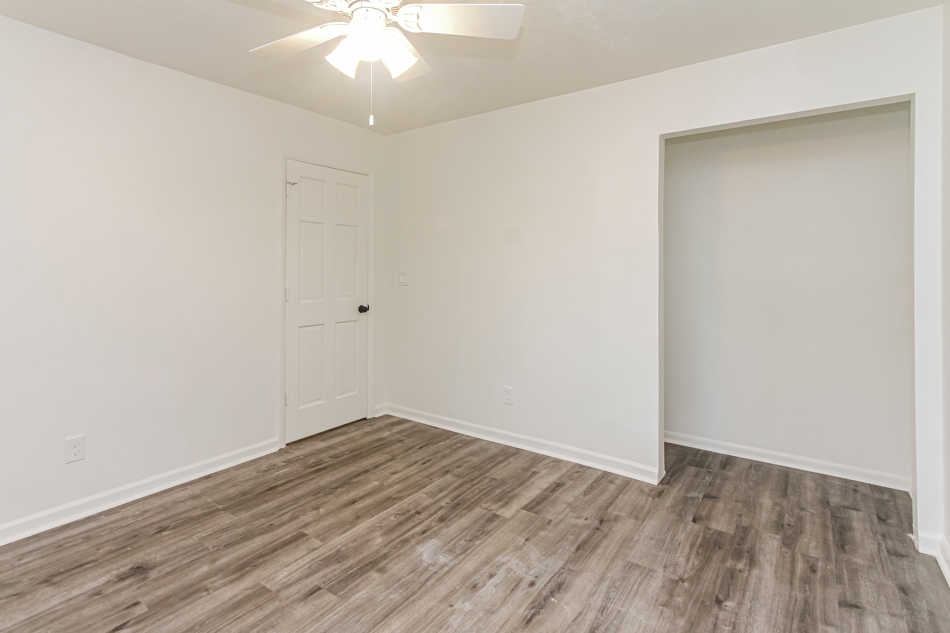 Photo 17 of 22 of 507 Armentrout Ln, Indianapolis, IN