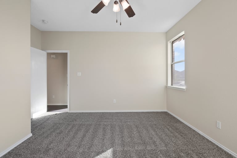 Photo 12 of 25 - 6337 Downeast Dr, Fort Worth, TX 76179