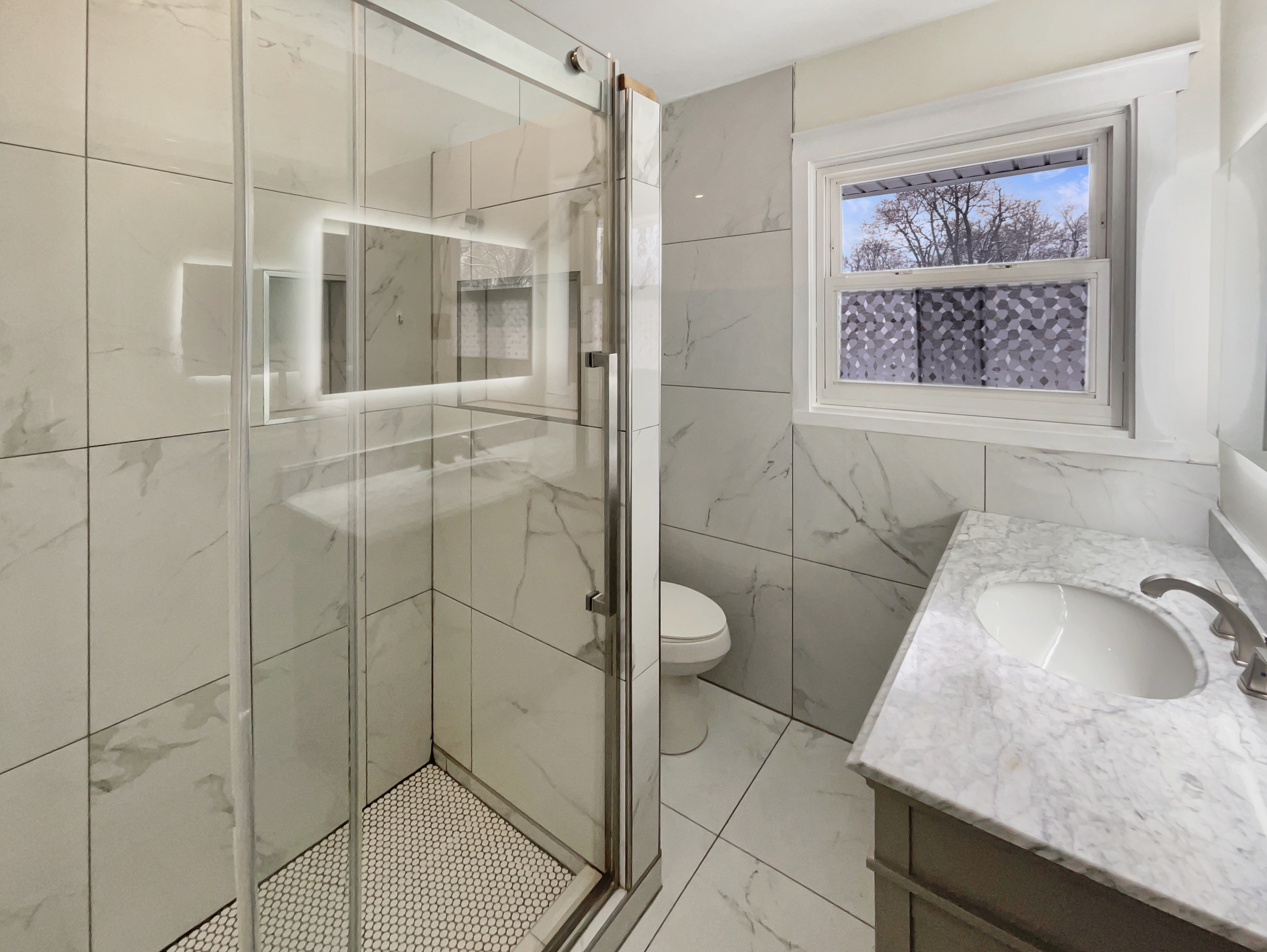 Photo 6 of 17 of 4055 N Grand Ave, Indianapolis, IN