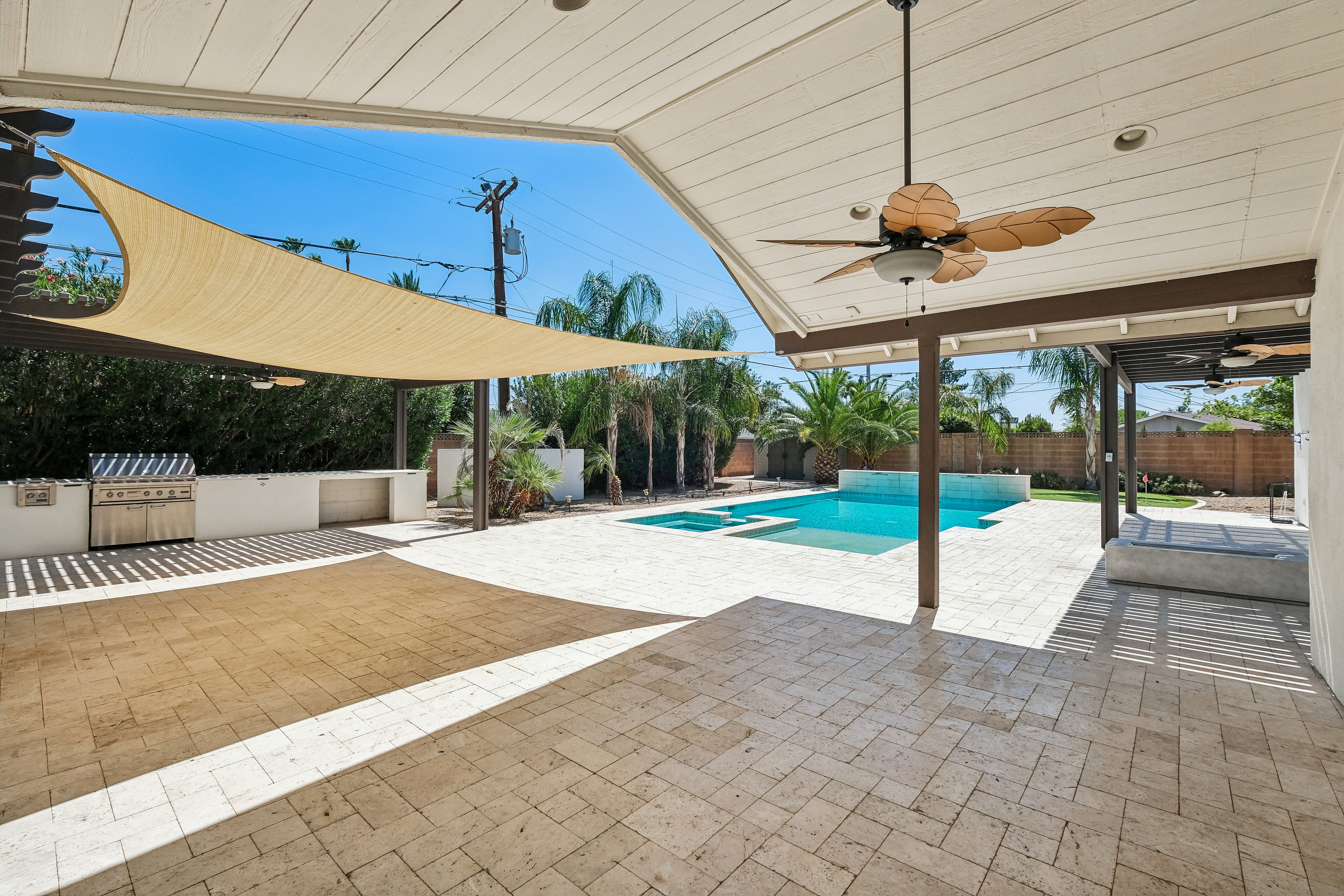 Photo 7 of 47 of 225 W Orchid Ln, Phoenix, AZ