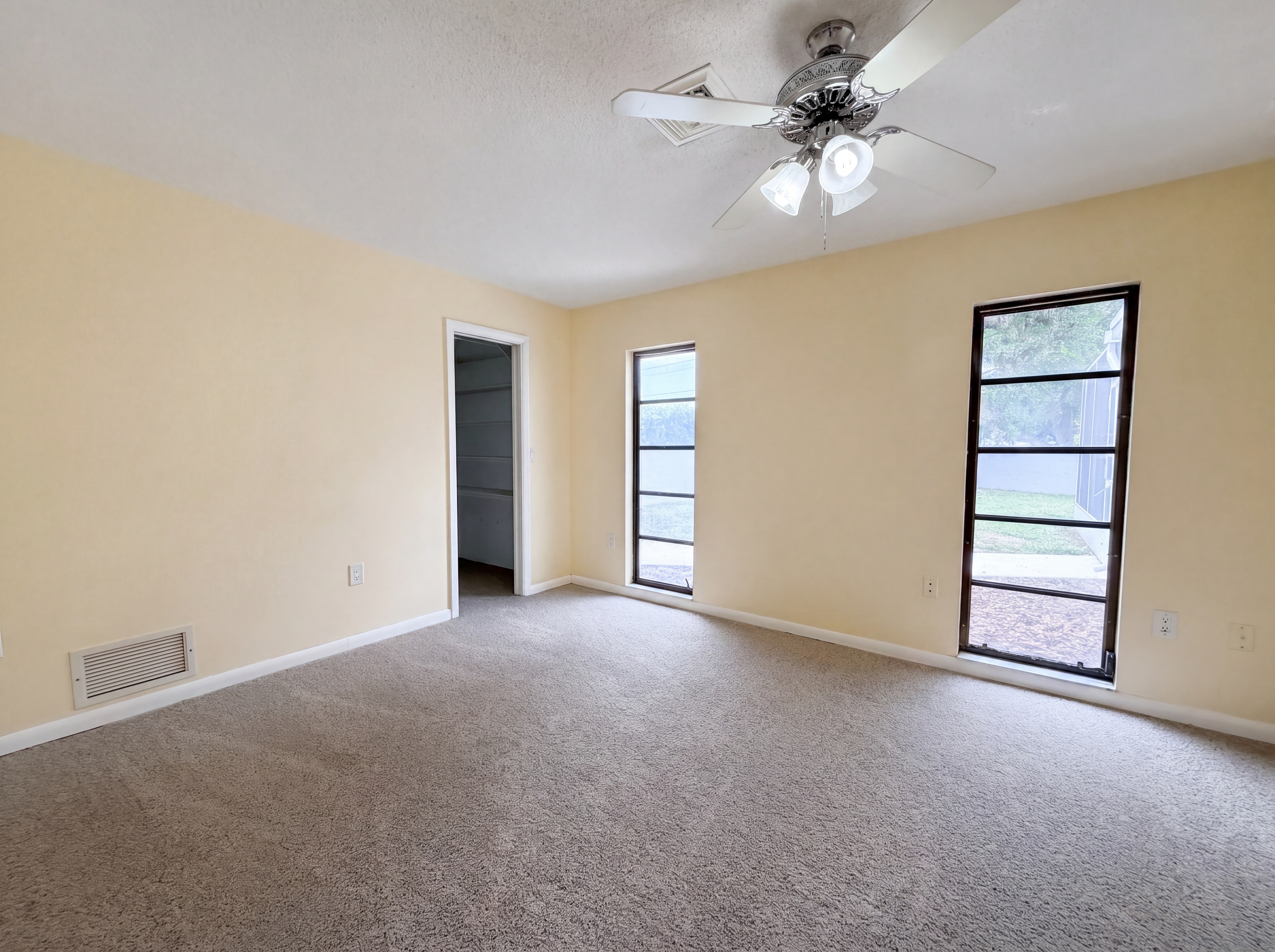 Photo 16 of 39 of 1301 Lucaya Ave, Venice, FL