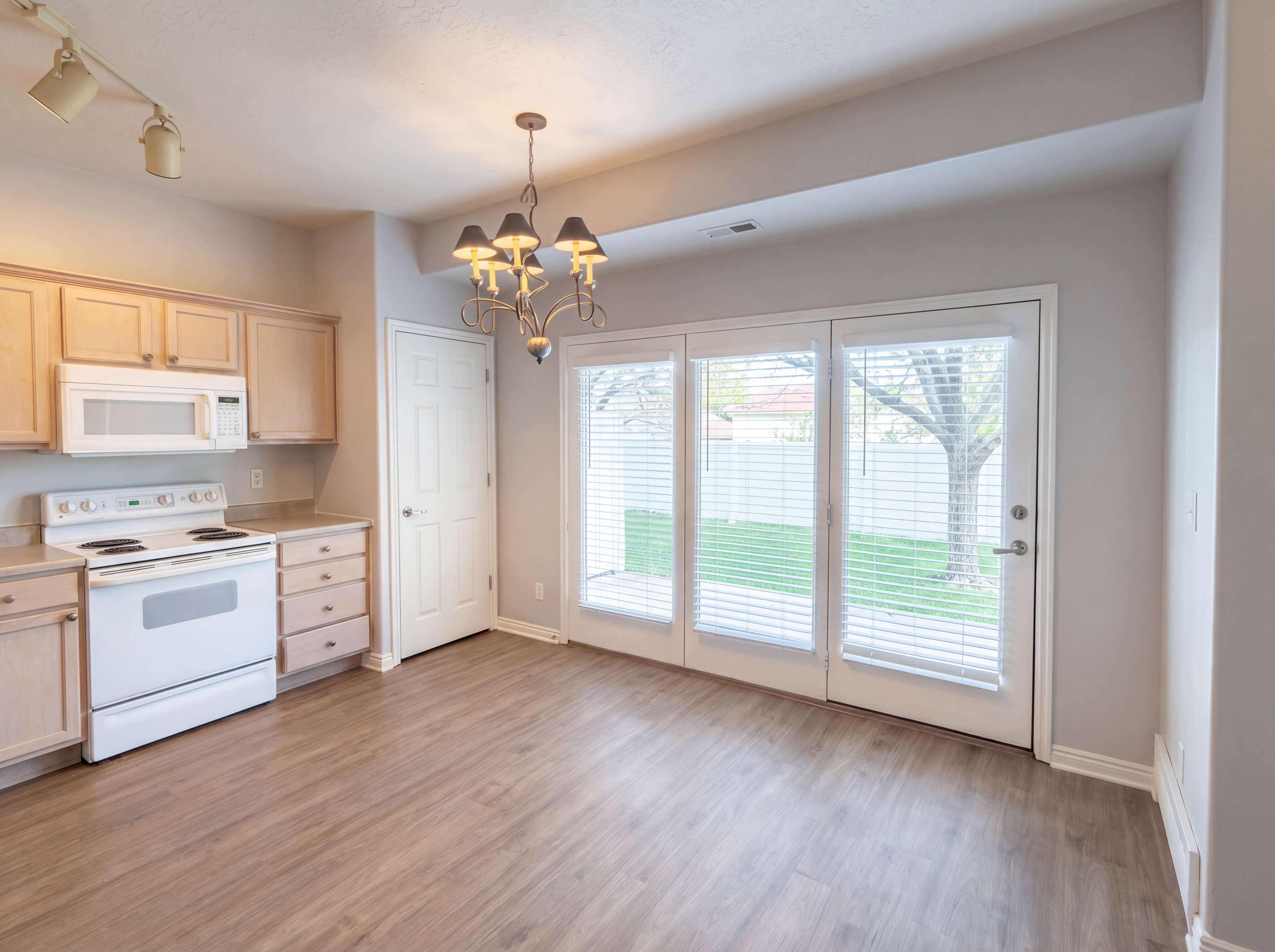 Photo 7 of 24 of 6729 S Pine Landing Way, West Jordan, UT