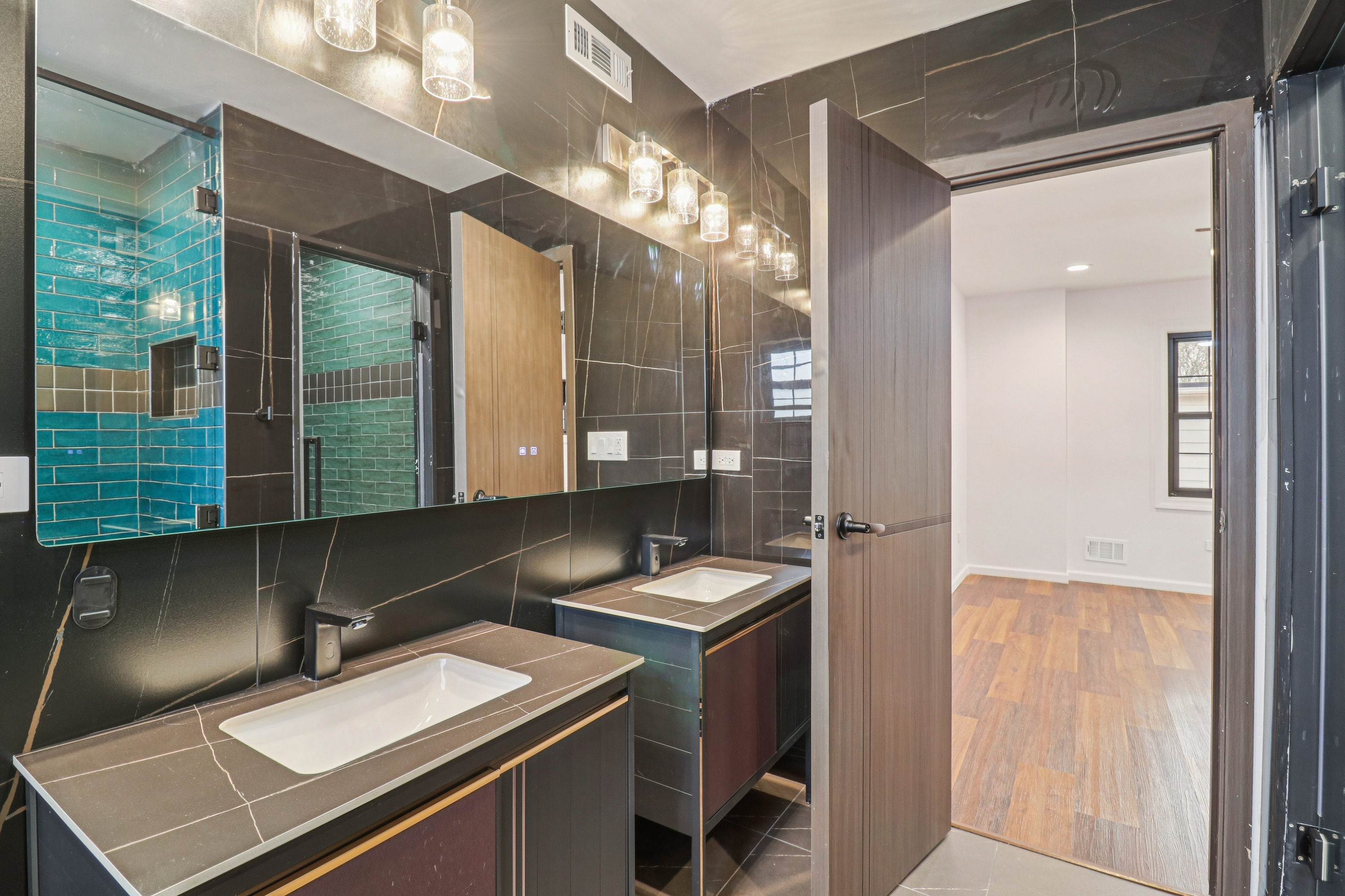 Photo 7 of 48 of 1509 Center St, Des Plaines, IL