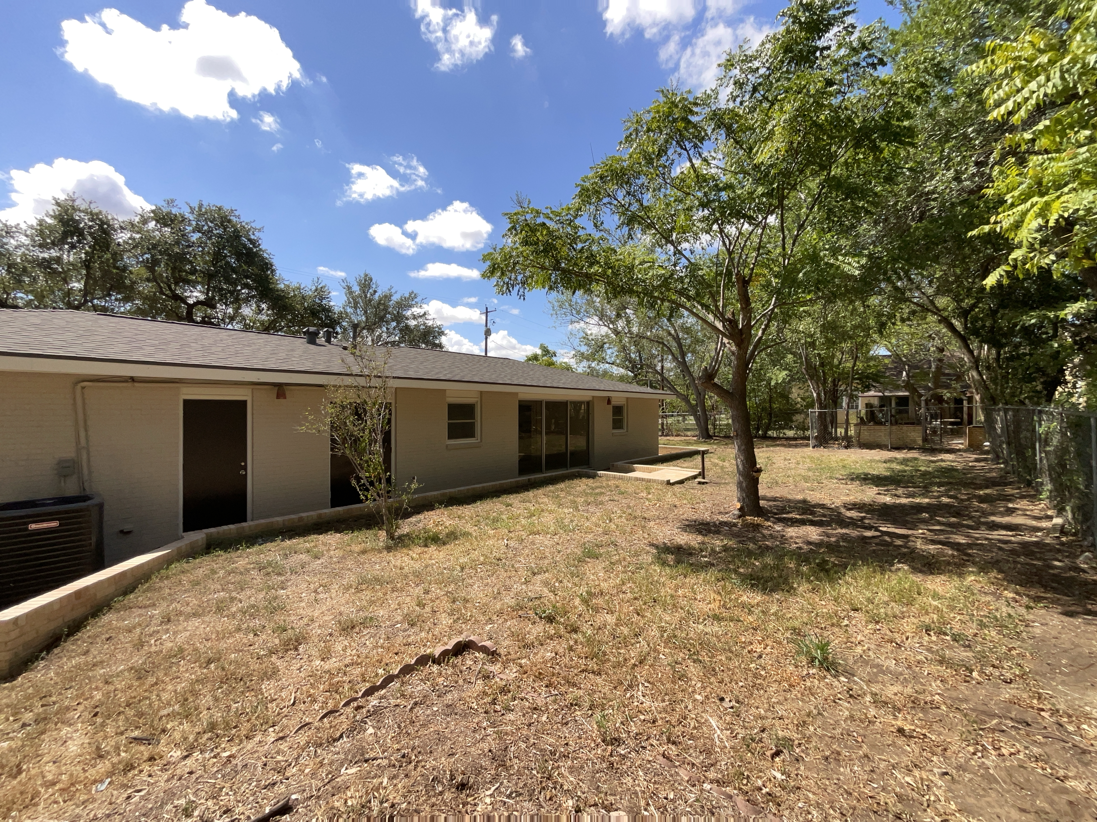 Photo 24 of 26 of 1205 G St, Floresville, TX