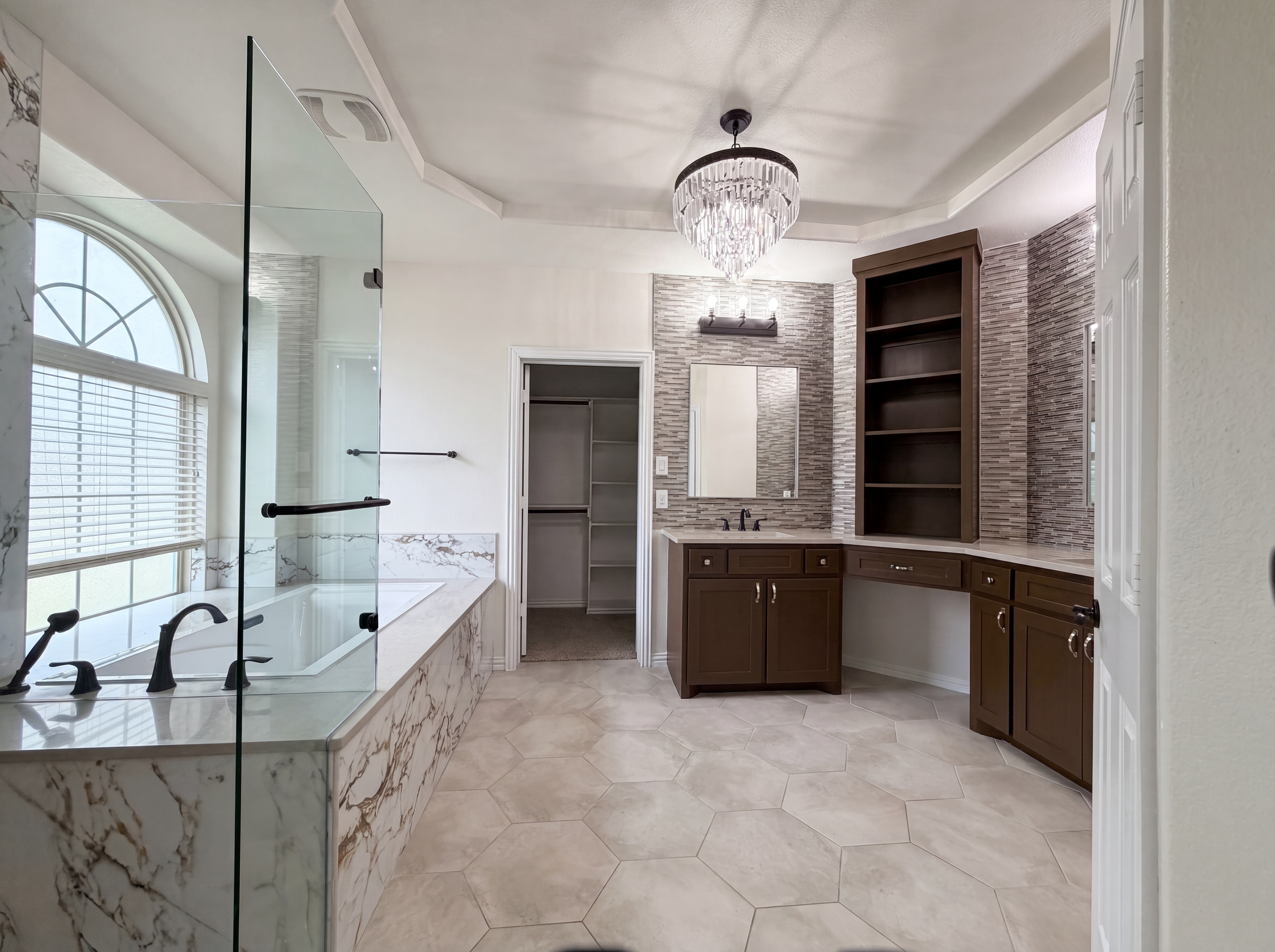 Photo 13 of 29 of 2948 Almansa, Grand Prairie, TX