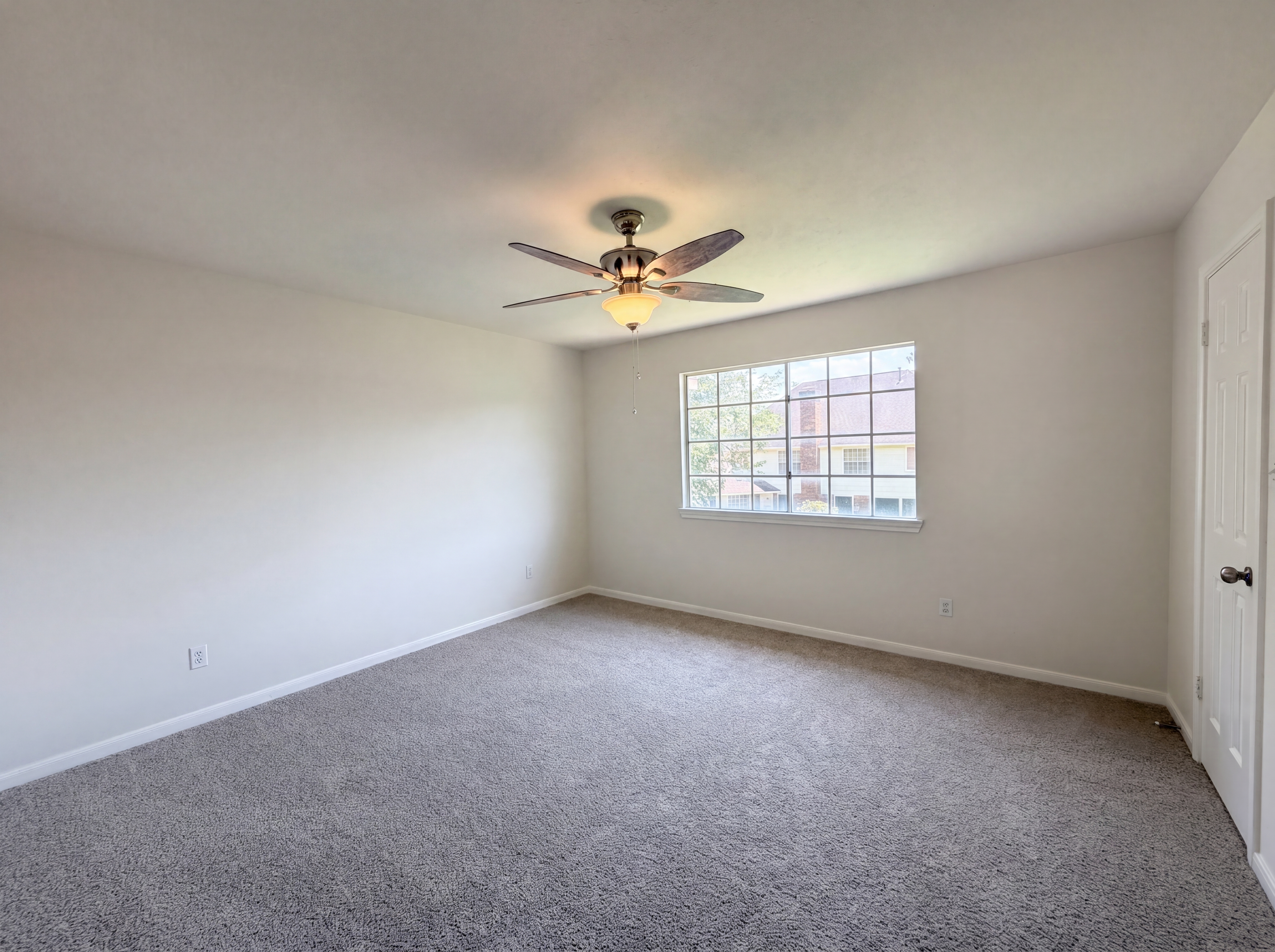 Photo 12 of 22 of 2124 Wimbleton Ct, Pearland, TX