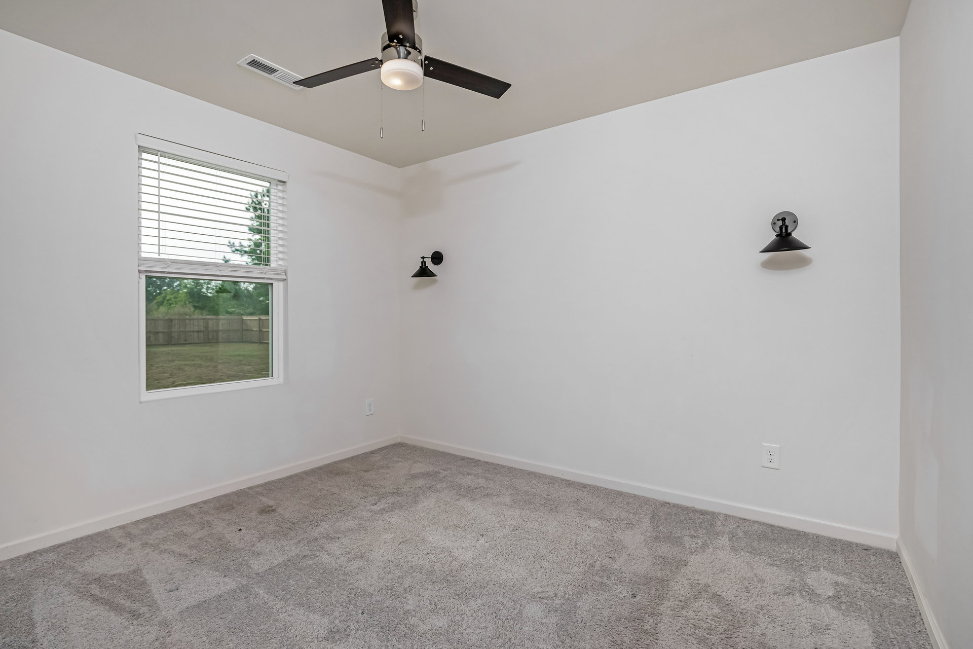 Photo 13 of 22 of 3411 Woodwind Ct, Kinston, NC
