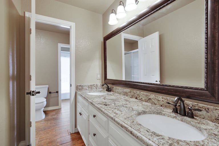 Photo 16 of 26 - 9 Red Oak Ct, Mansfield, TX 76063