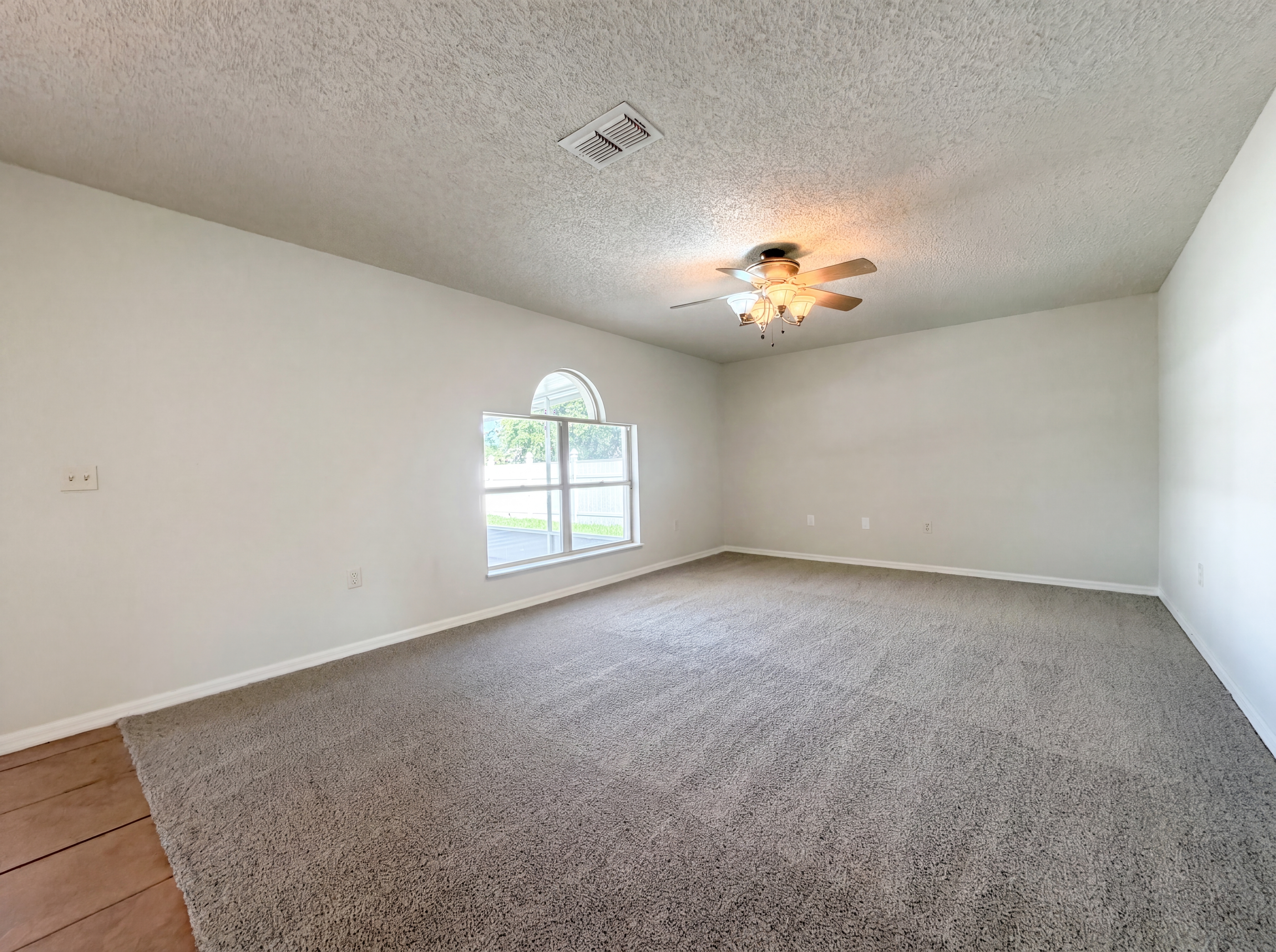 Photo 8 of 26 of 2158 Willesdon Dr W, Jacksonville, FL
