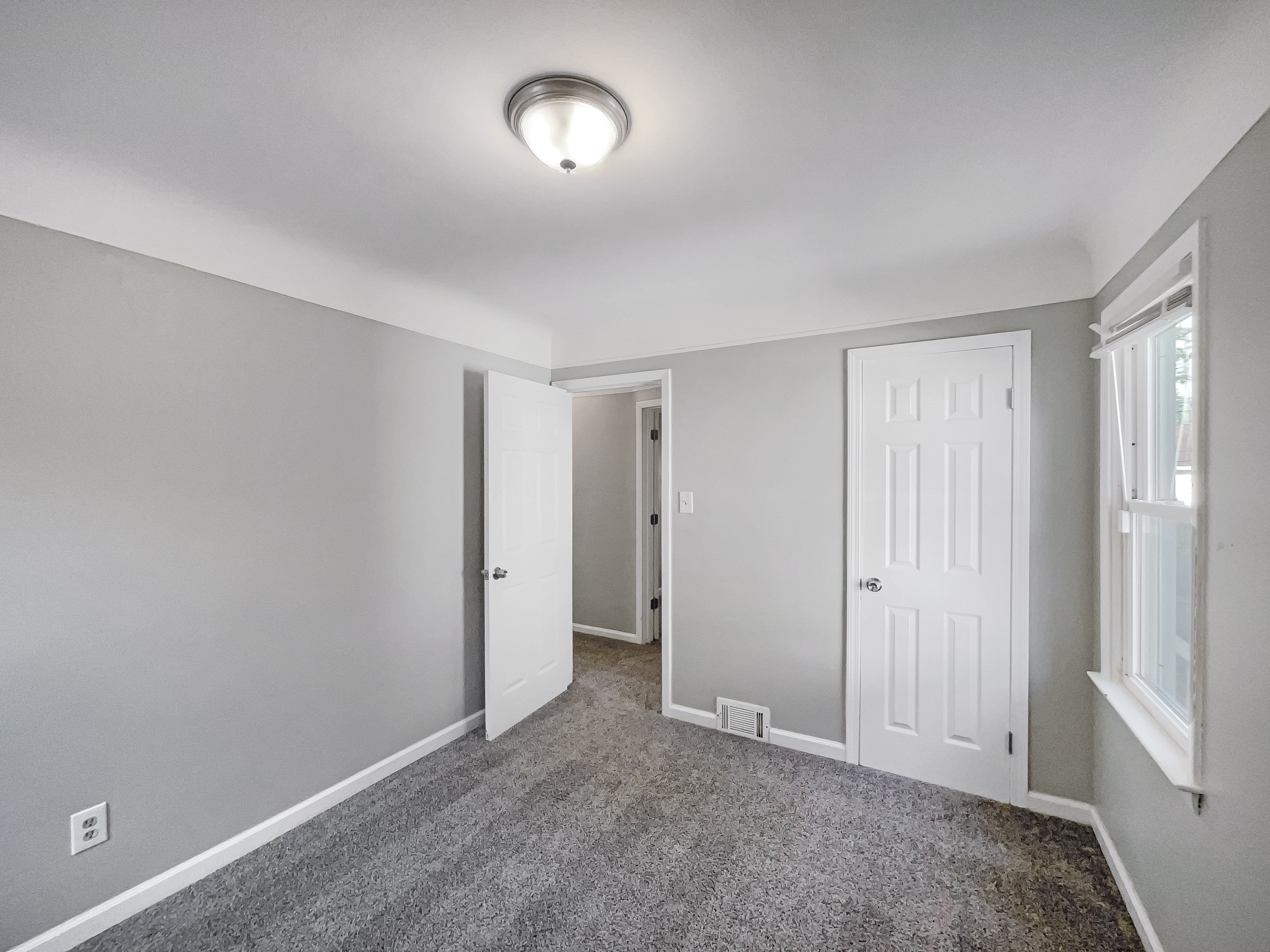 Photo 5 of 23 of 18067 Rosetta Ave, Eastpointe, MI