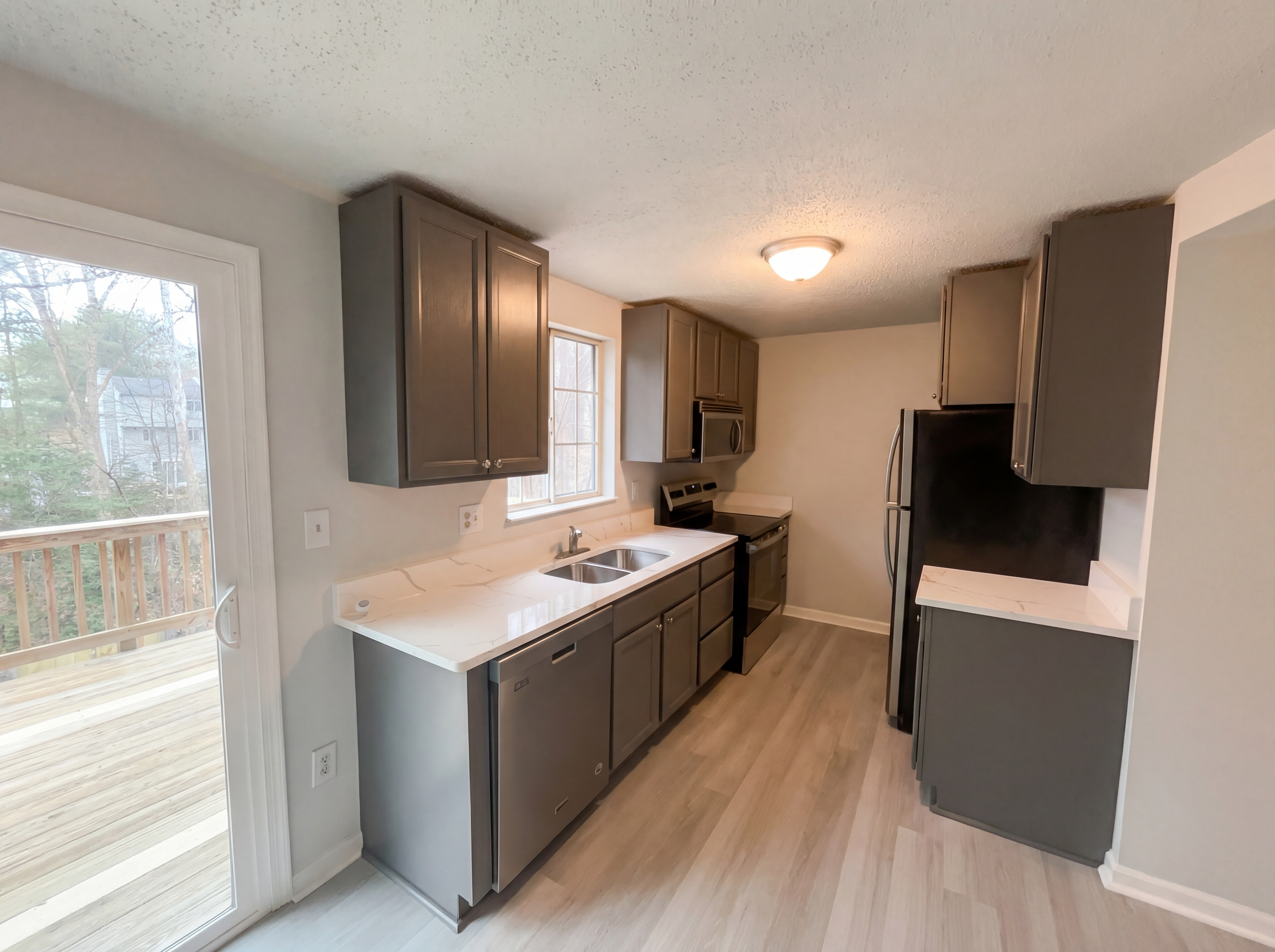 Photo 2 of 18 of 13524 Bentley Cir, Woodbridge, VA