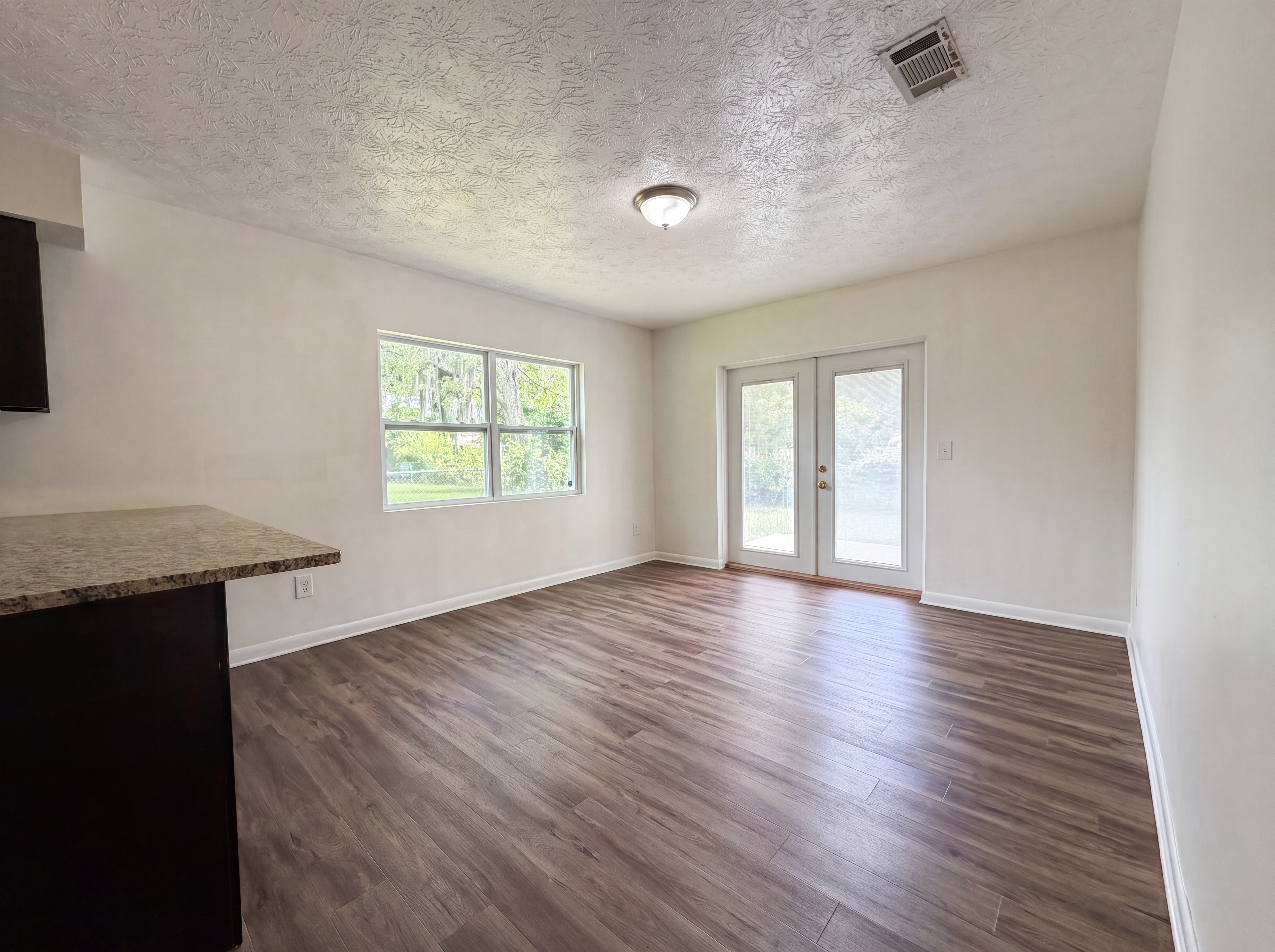 Photo 8 of 24 of 7842 Rondeau Dr E, Jacksonville, FL