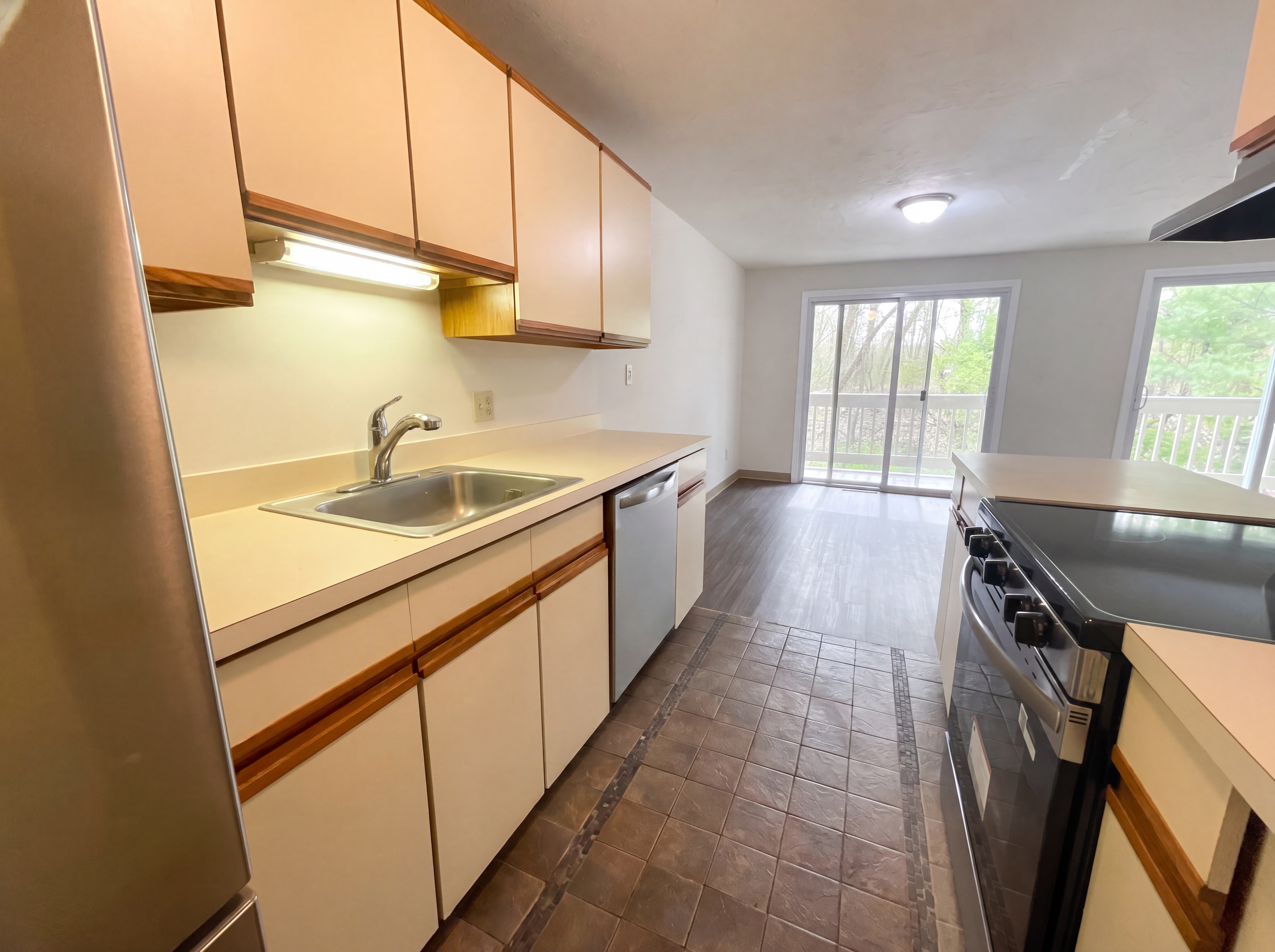 Photo 6 of 25 of 20 Lordvale Blvd, Grafton, MA
