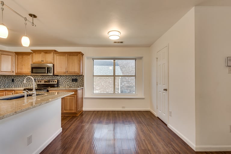 Photo 10 of 27 - 1332 Dallshan Dr, Carrollton, TX 75007