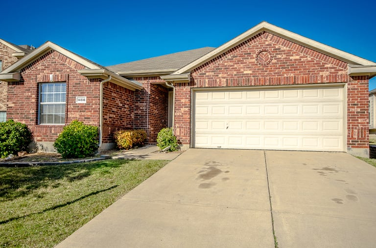 Photo 1 of 22 - 14516 Little Anne Dr, Little Elm, TX 75068