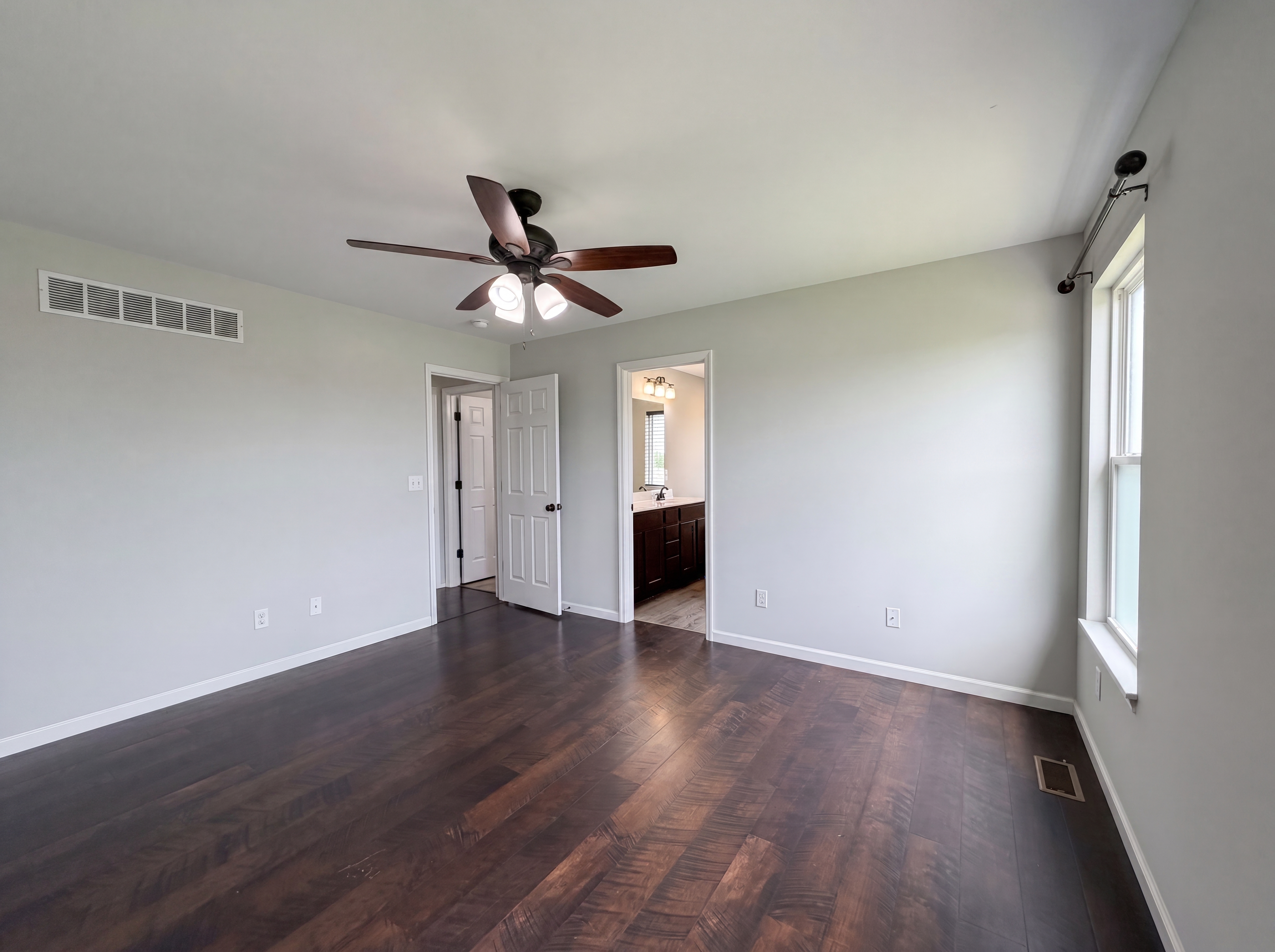 Photo 14 of 28 of 139 Palace Way Dr, Troy, MO