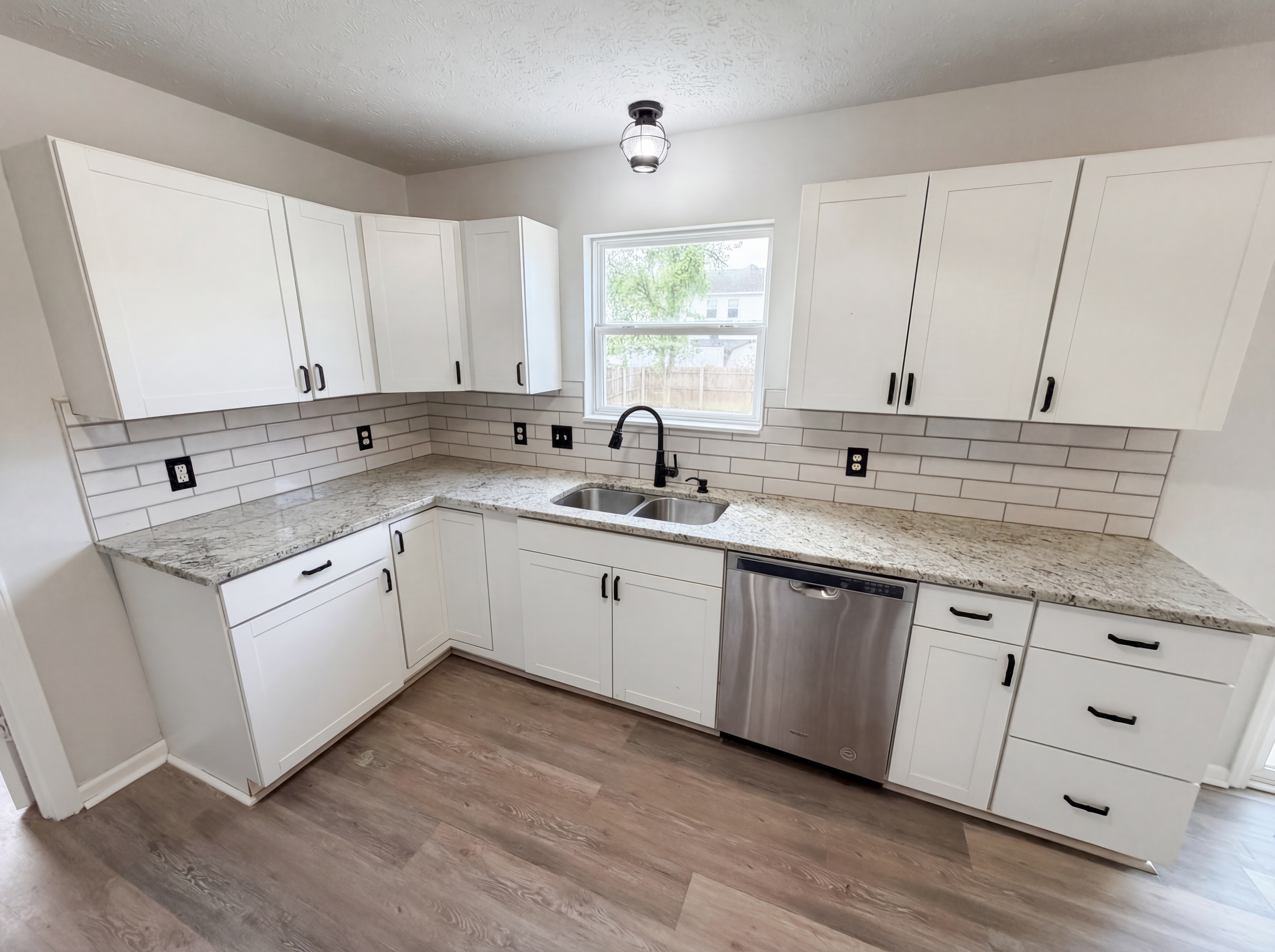 Photo 12 of 28 of 8911 Alto Way, Indianapolis, IN