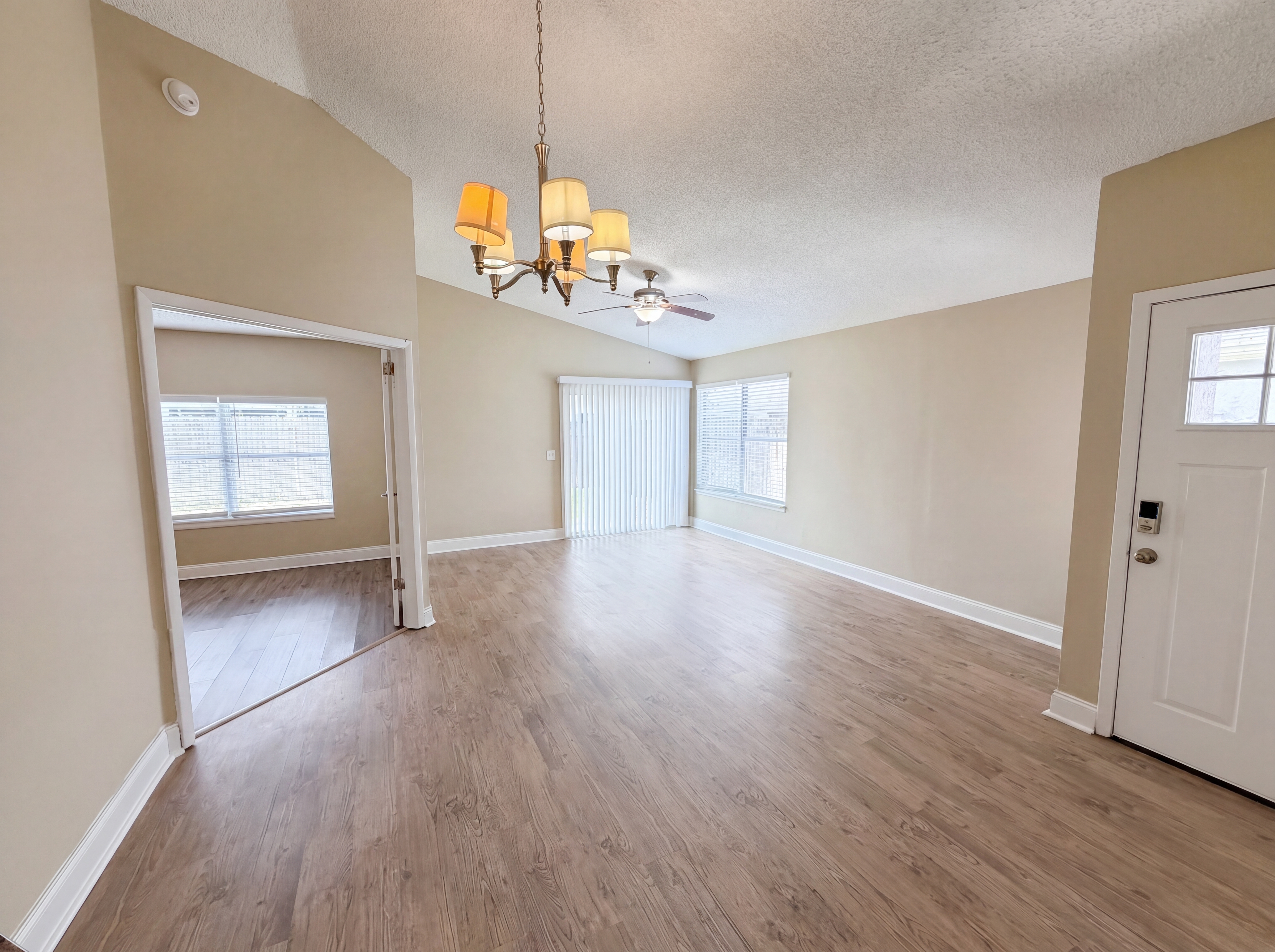 Photo 3 of 25 of 5447 Blueberry Dr, Orlando, FL