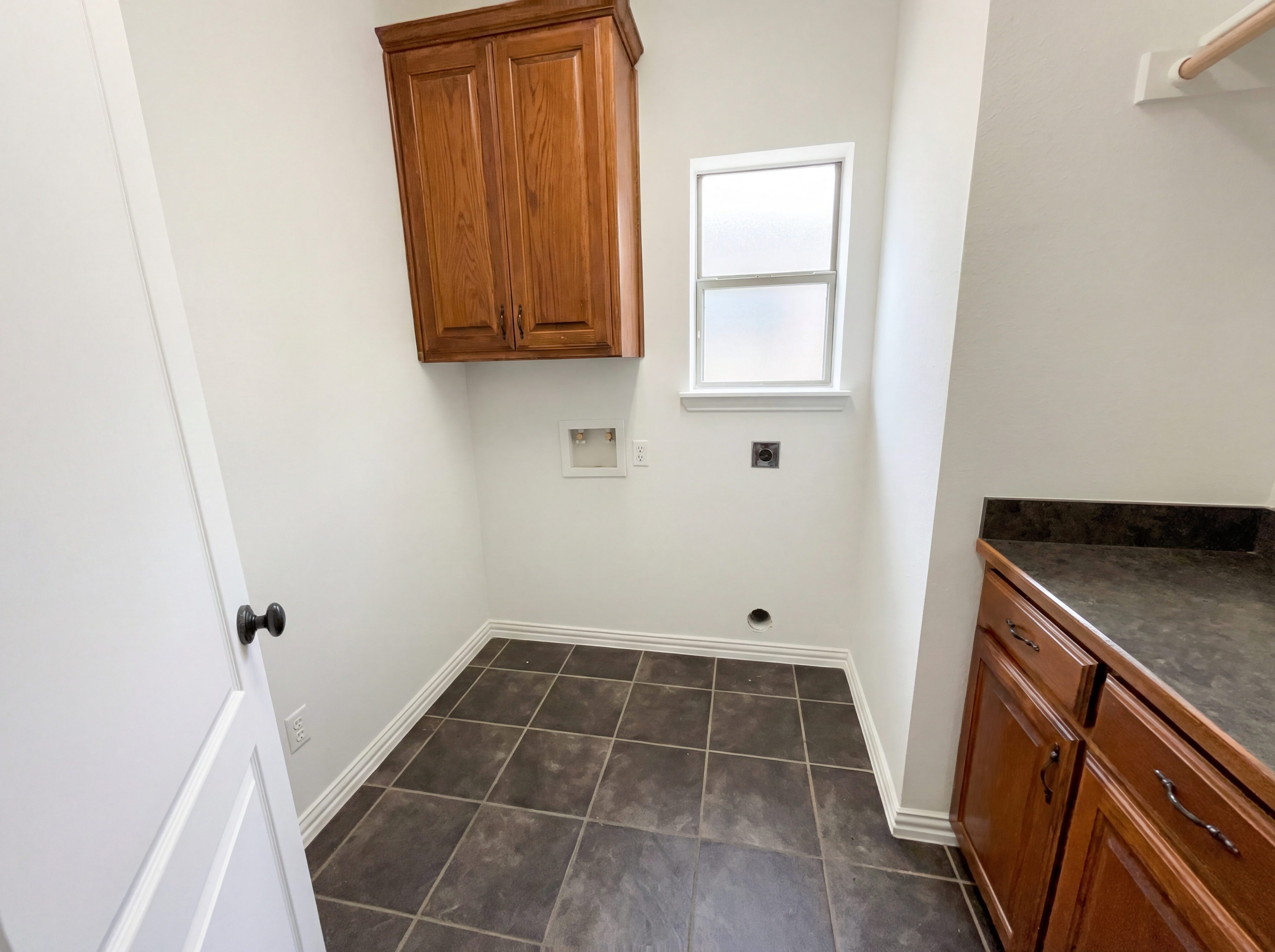 Photo 9 of 19 of 1817 Colorado Ct, Burleson, TX