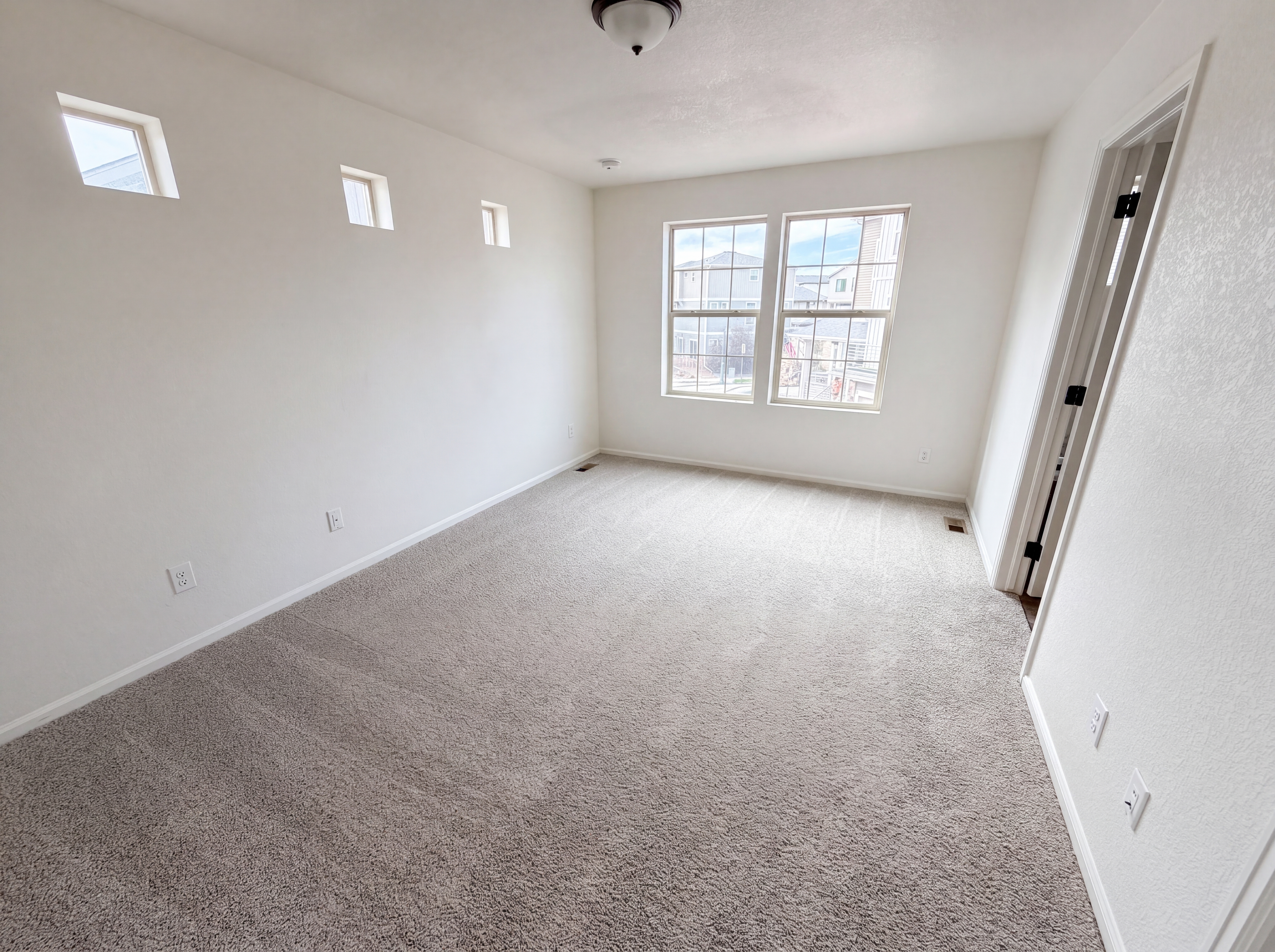Photo 12 of 34 of 10186 Zeno St, Commerce City, CO