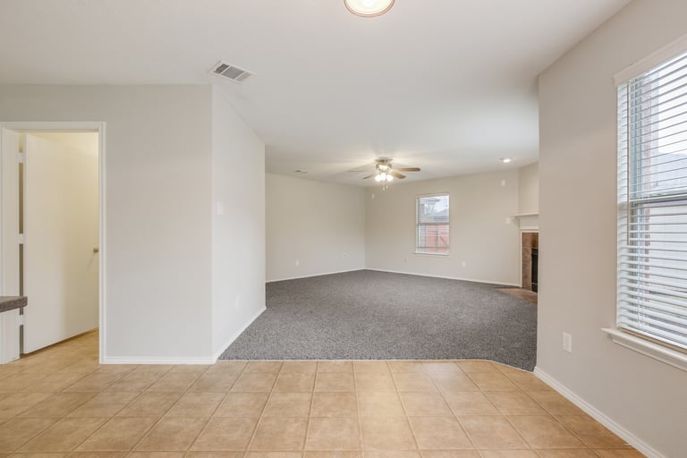 Photo 11 of 32 - 712 Partridge Dr, Fort Worth, TX 76131